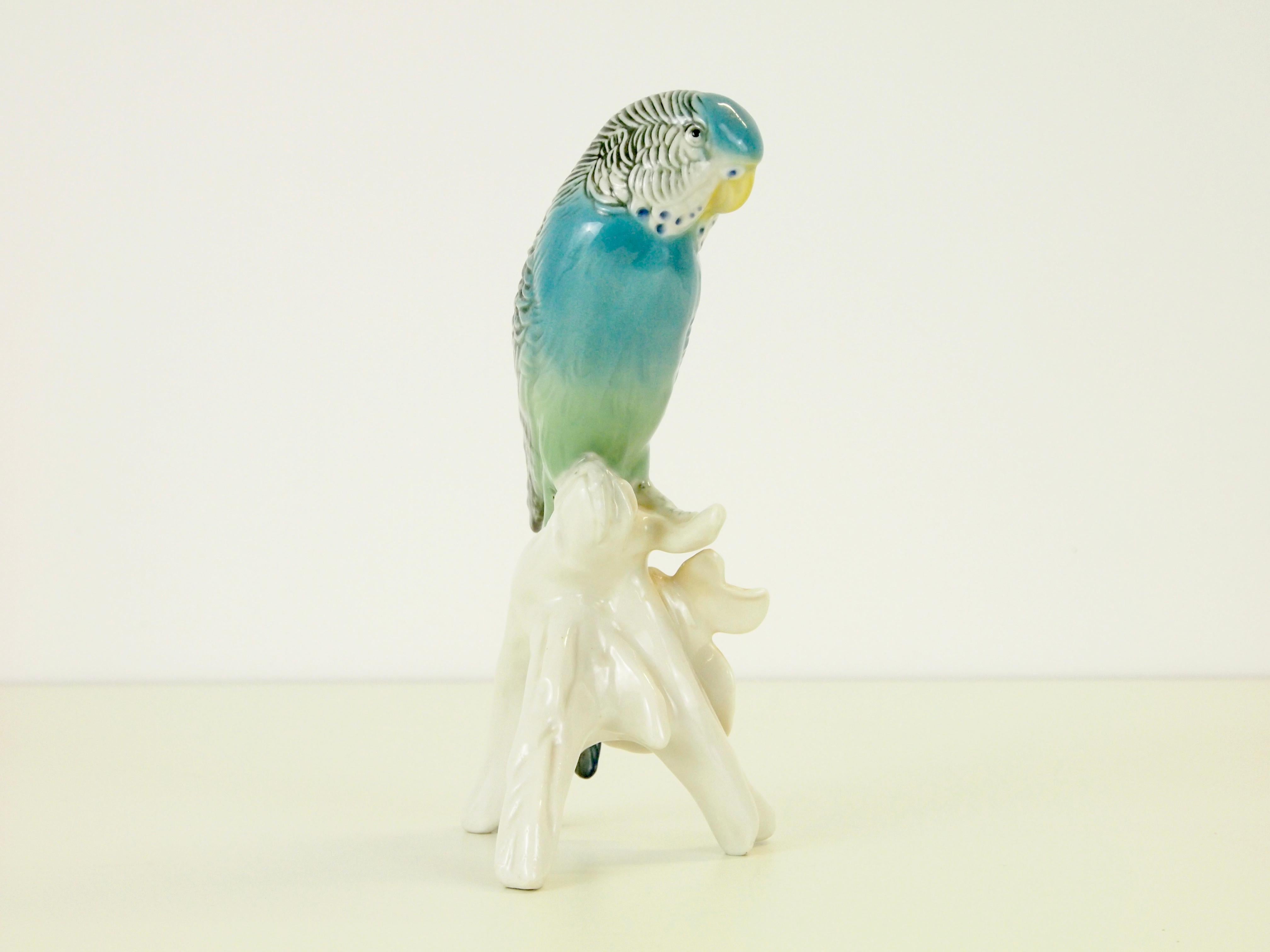 Midcentury Porcelain Figurine Depicting a Parrot by Porzellanfabrik Karl Ens For Sale 1