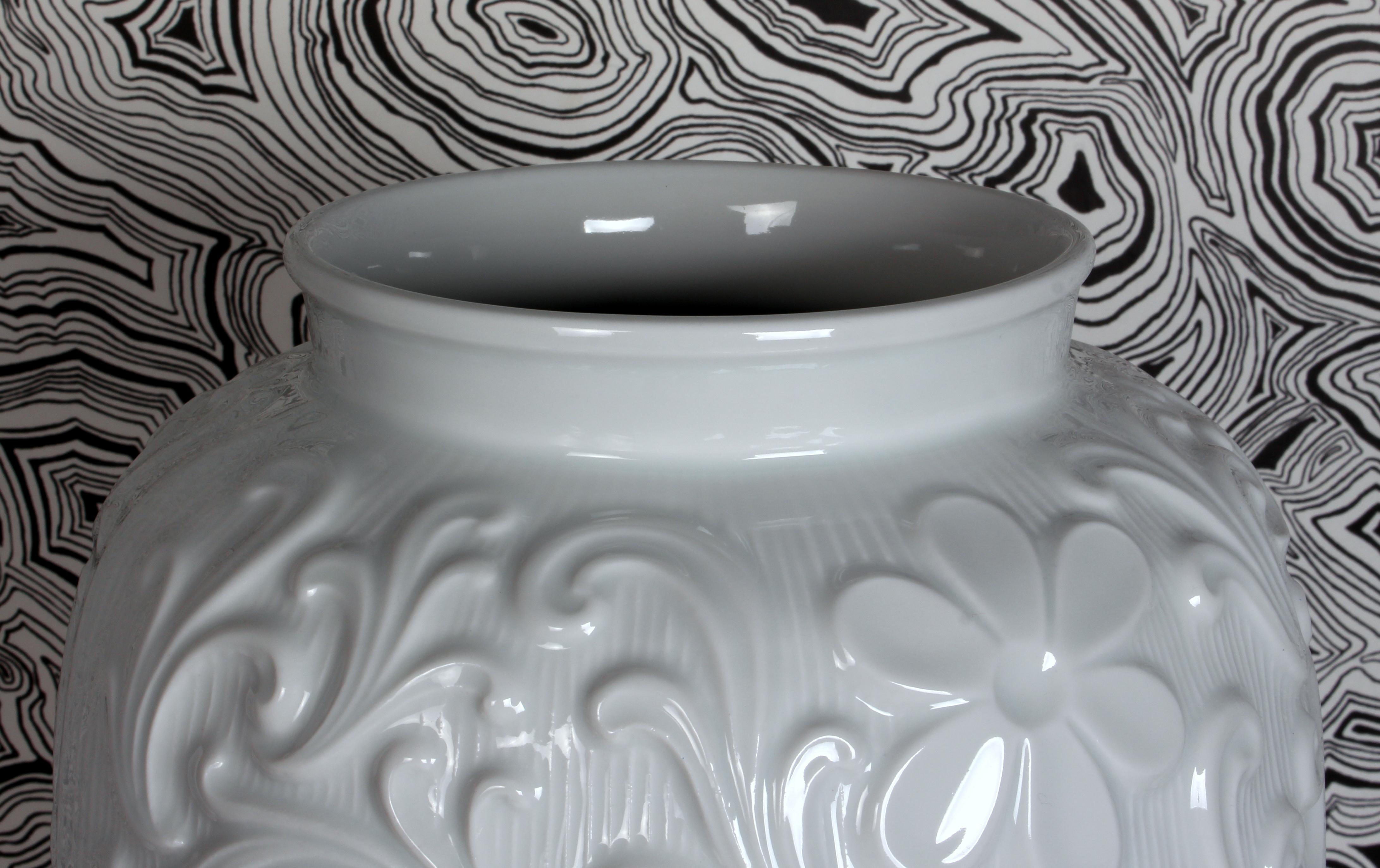Midcentury Porcelain Floral / Paisley Floor Vase Retsch & Co Wunsiedel Bavaria In Excellent Condition In Kumhausen, DE