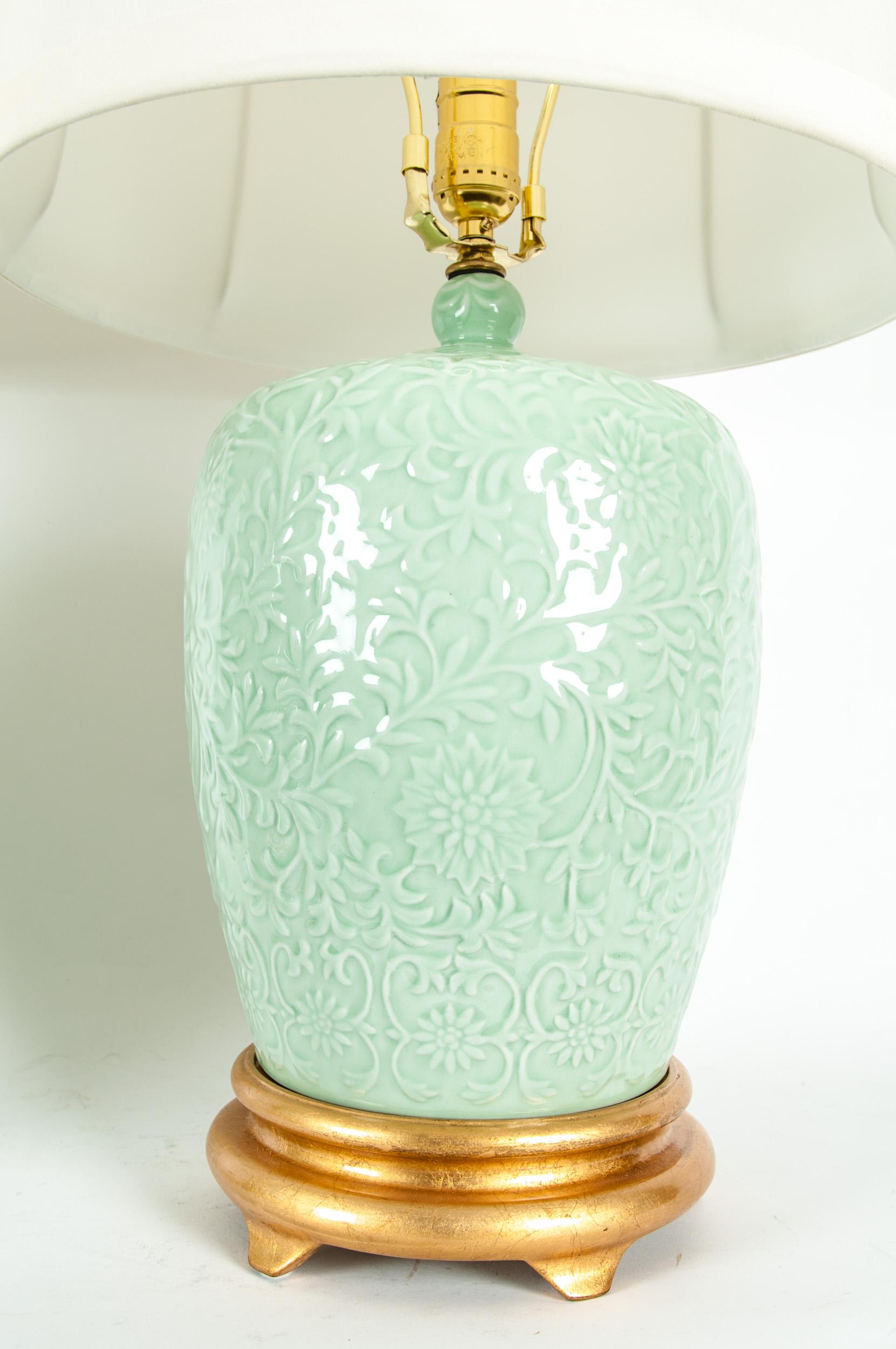 Midcentury Porcelain Pair of Lamp / Gilded Wooden Base 3
