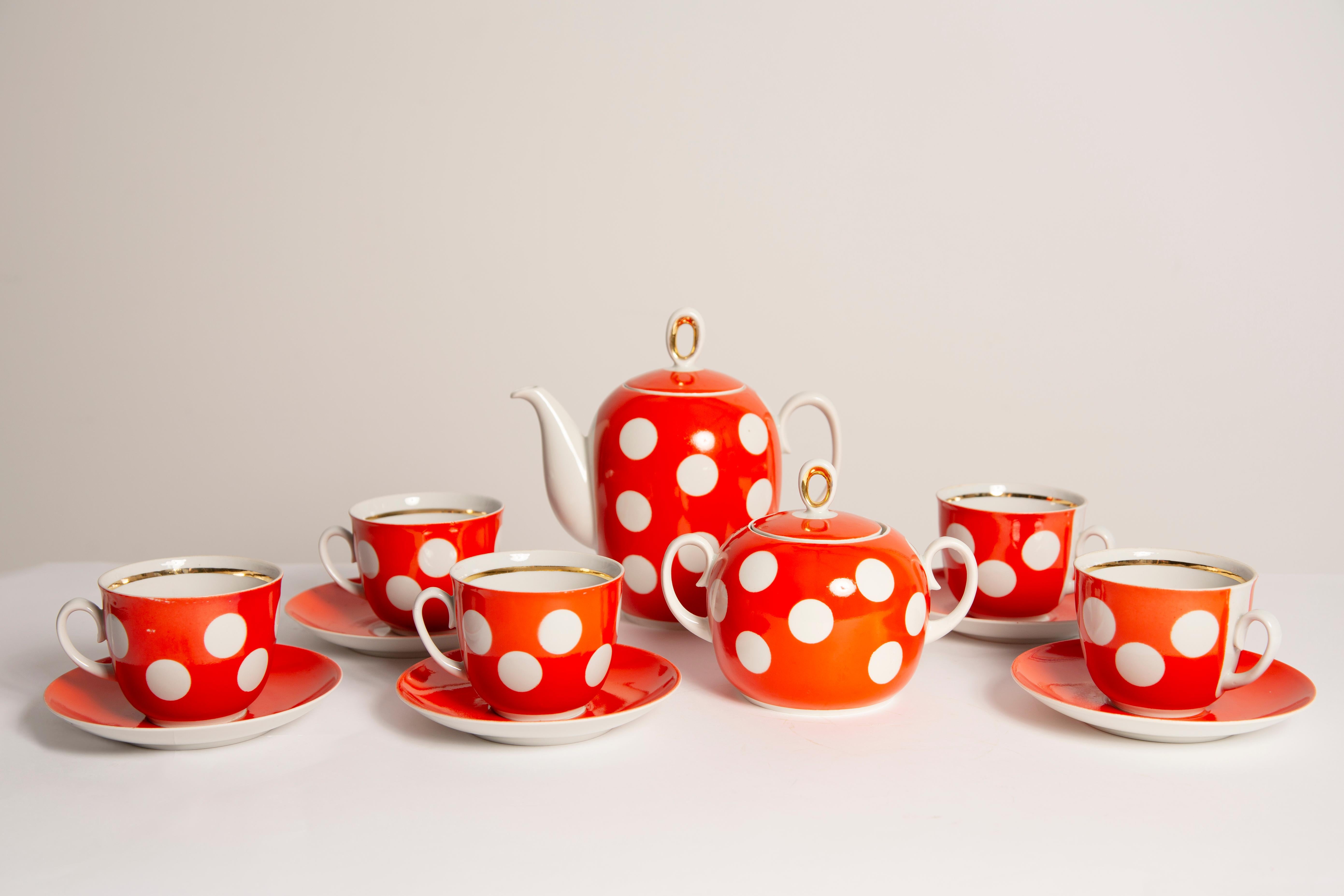 Midcentury Porcelain Red Dots Tea Coffee Service Jug and Cups, Poland, 1960 For Sale 3