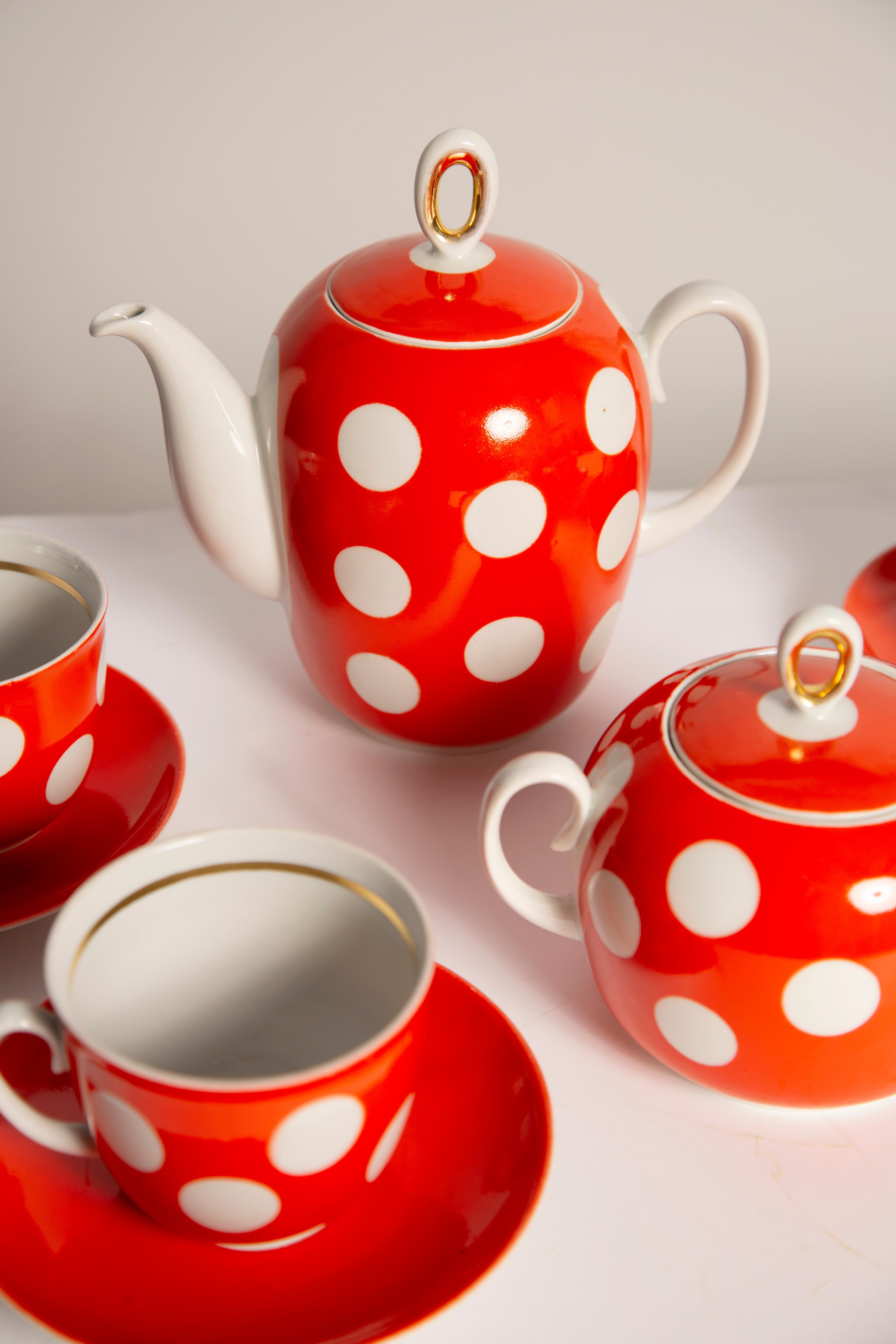 Midcentury Porcelain Red Dots Tea Coffee Service Jug and Cups, Poland, 1960 For Sale 4