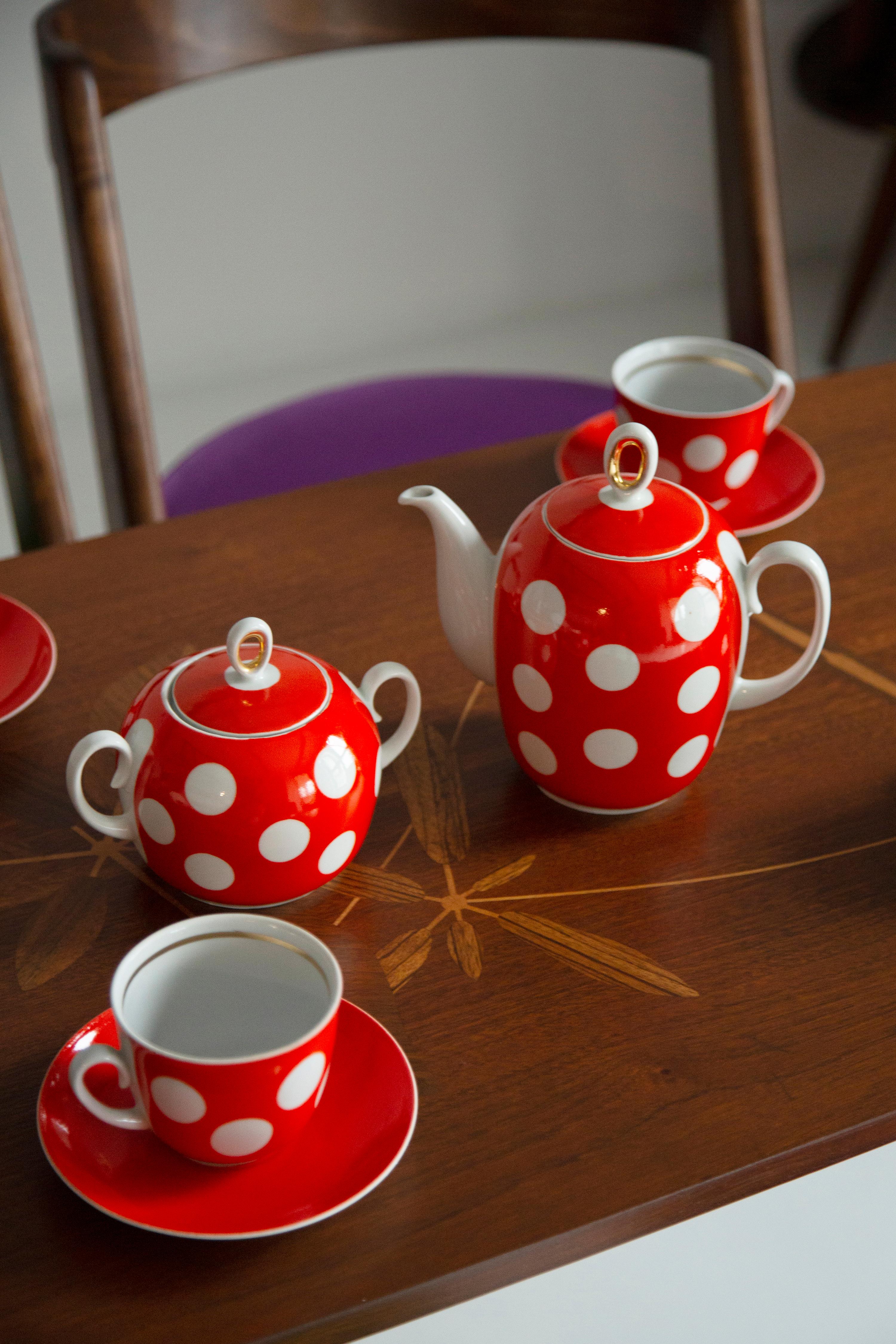 Enamel Midcentury Porcelain Red Dots Tea Coffee Service Jug and Cups, Poland, 1960 For Sale