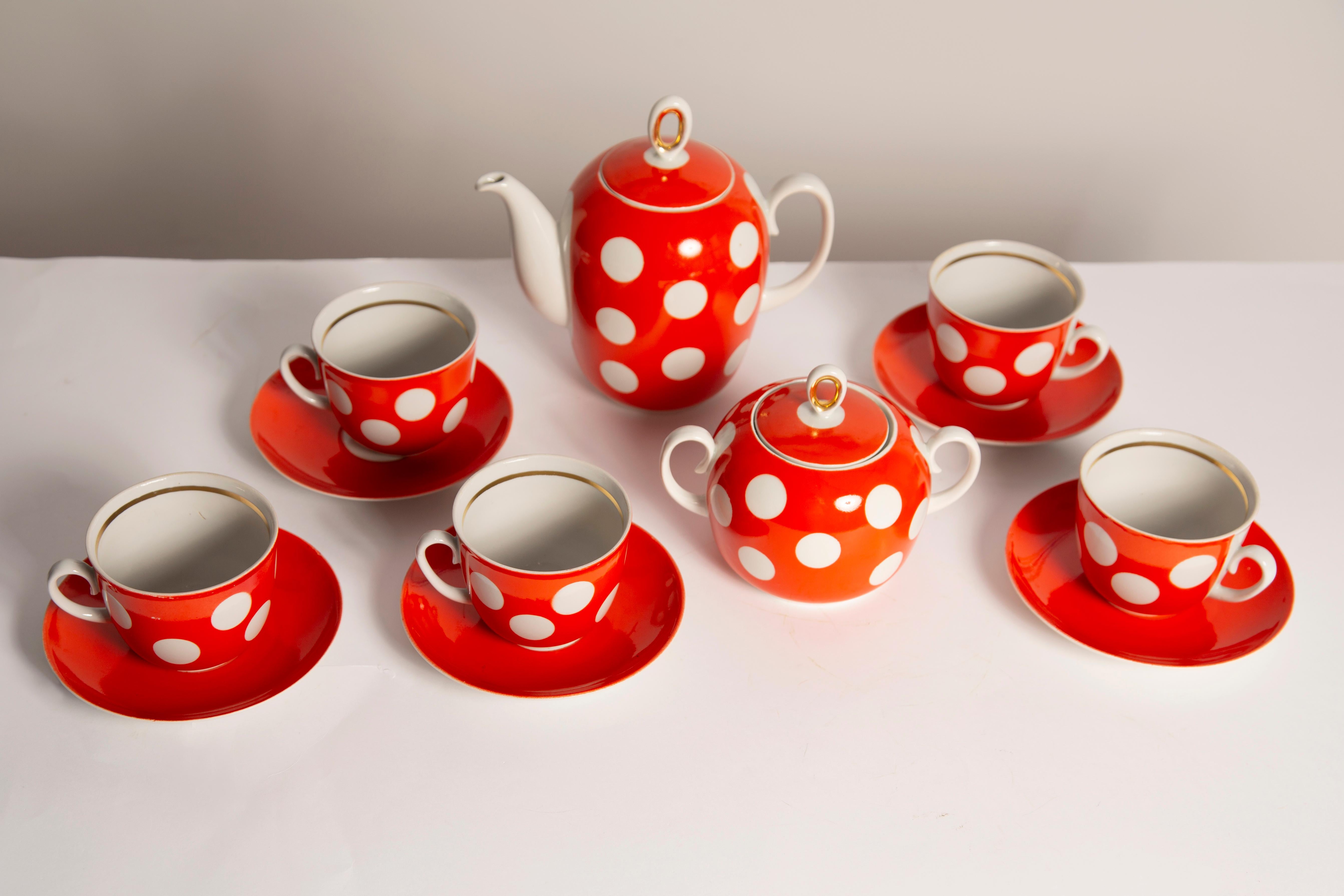 Midcentury Porcelain Red Dots Tea Coffee Service Jug and Cups, Poland, 1960 For Sale 2