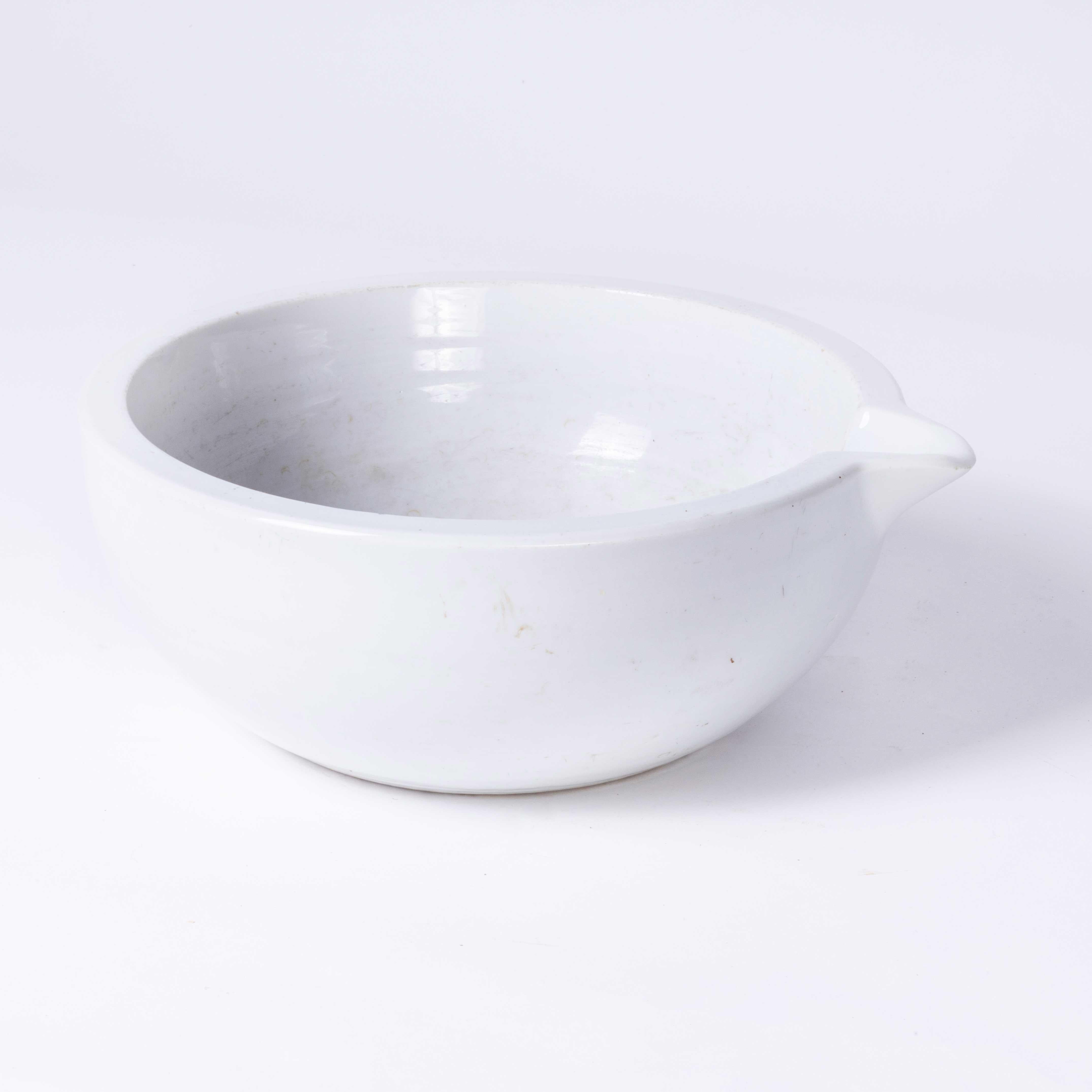 Mid Century Porcelain Shallow Crucible Laboratory Bowl In Excellent Condition For Sale In Hook, Hampshire