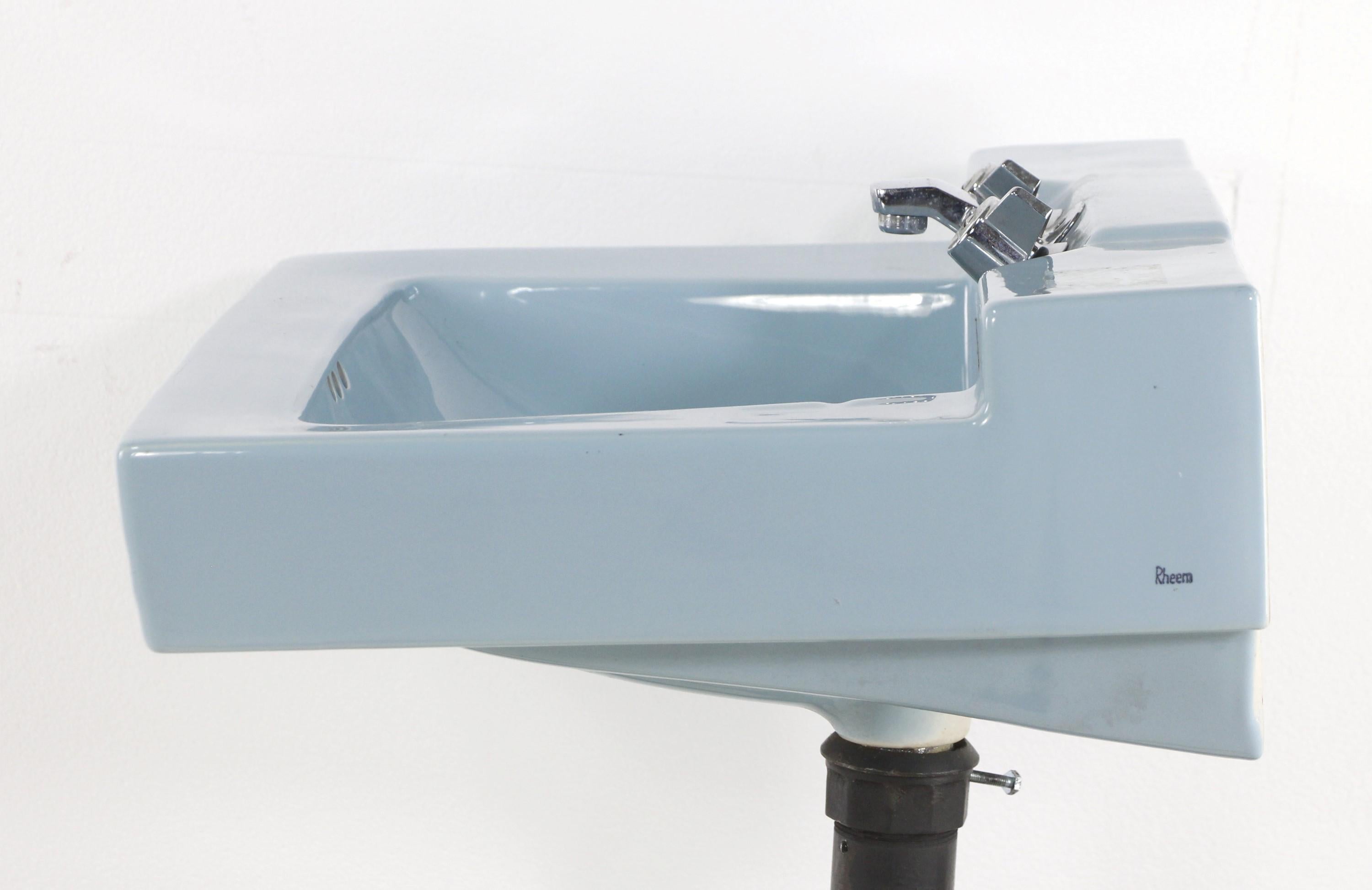 Mid-Century Porcelain Sky Blue Bath Sink by Rheem In Good Condition In New York, NY