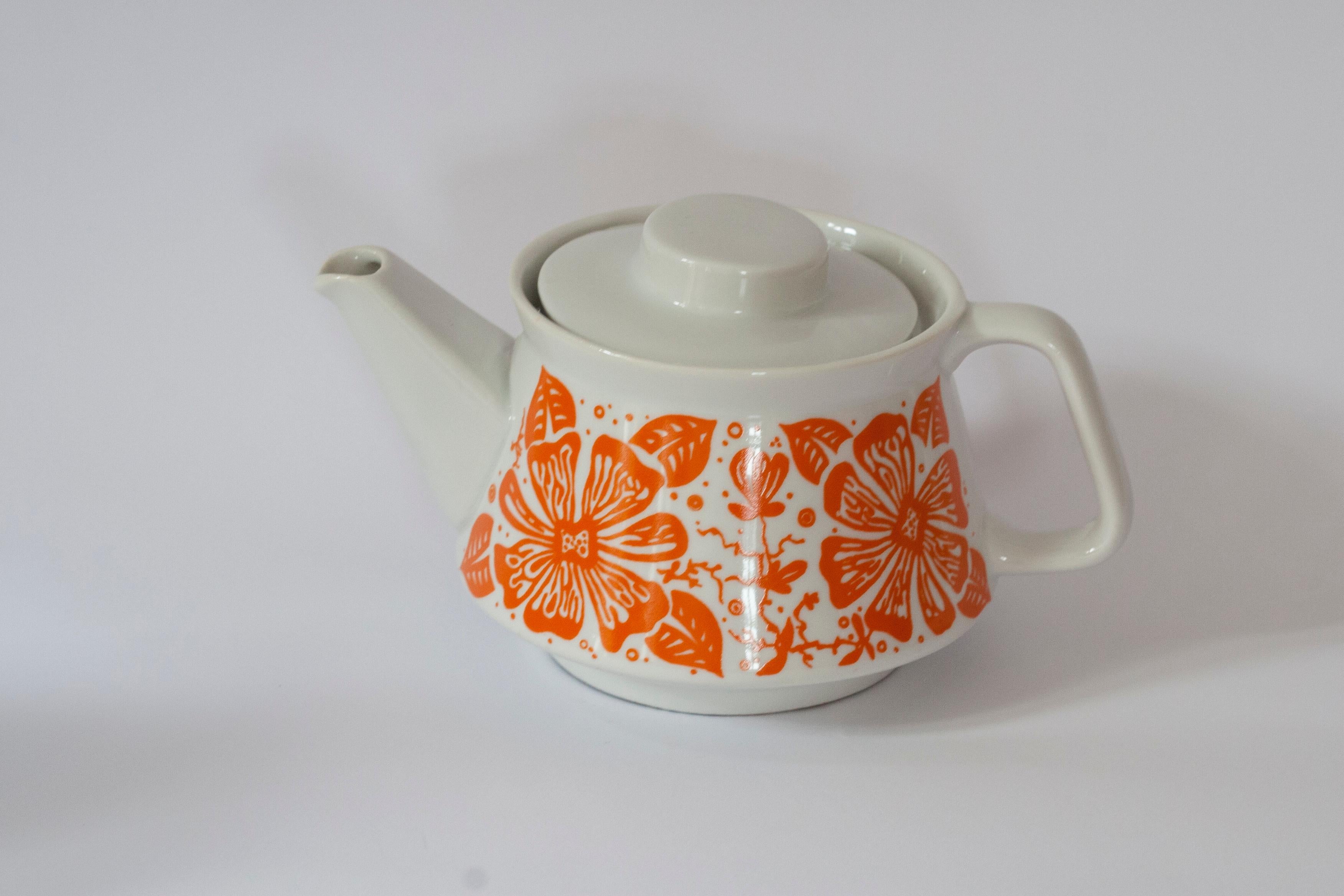 Polish Mid Century Porcelain Small Tea Pot, Europe, 1960s For Sale