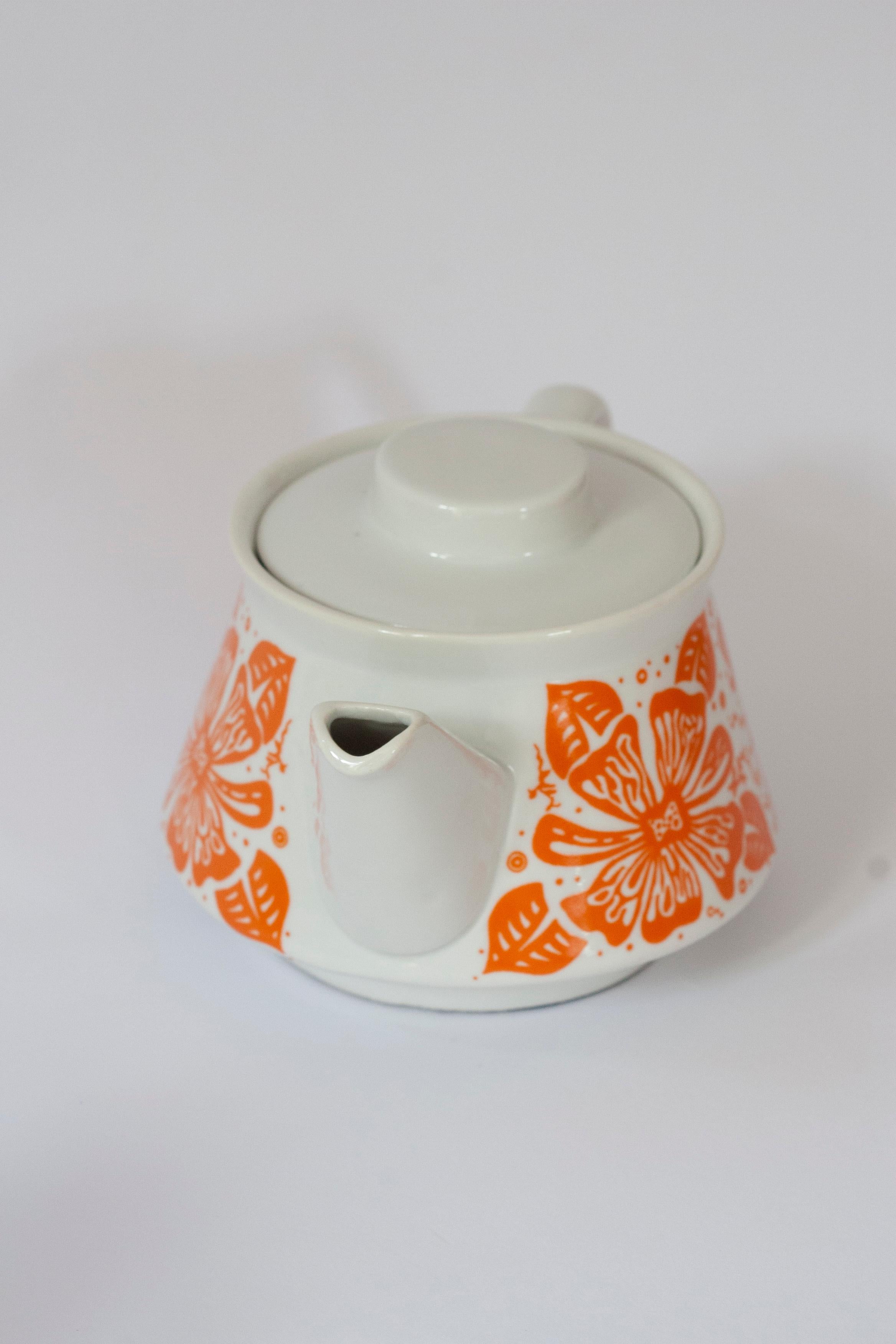 Hand-Painted Mid Century Porcelain Small Tea Pot, Europe, 1960s For Sale