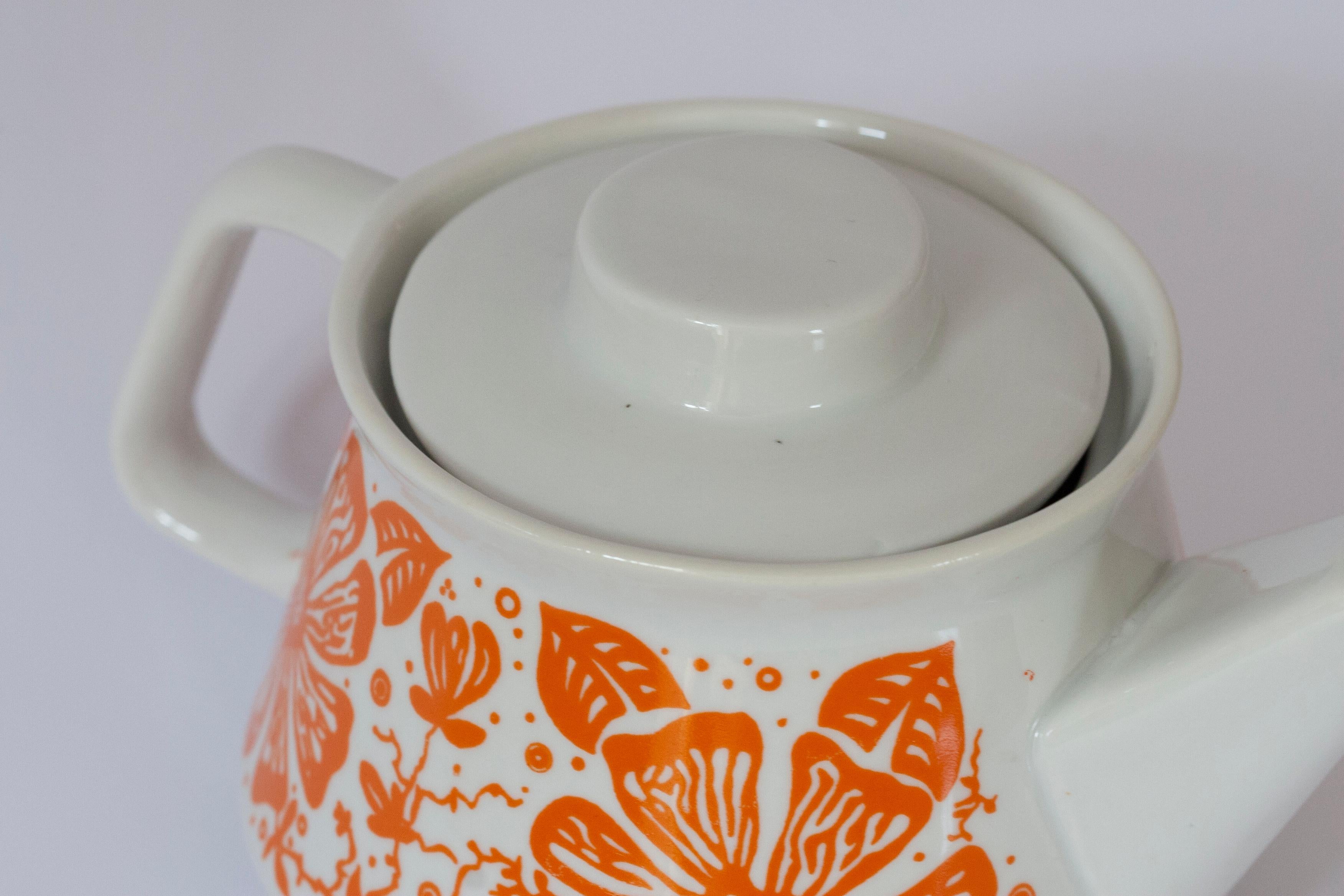 20th Century Mid Century Porcelain Small Tea Pot, Europe, 1960s For Sale