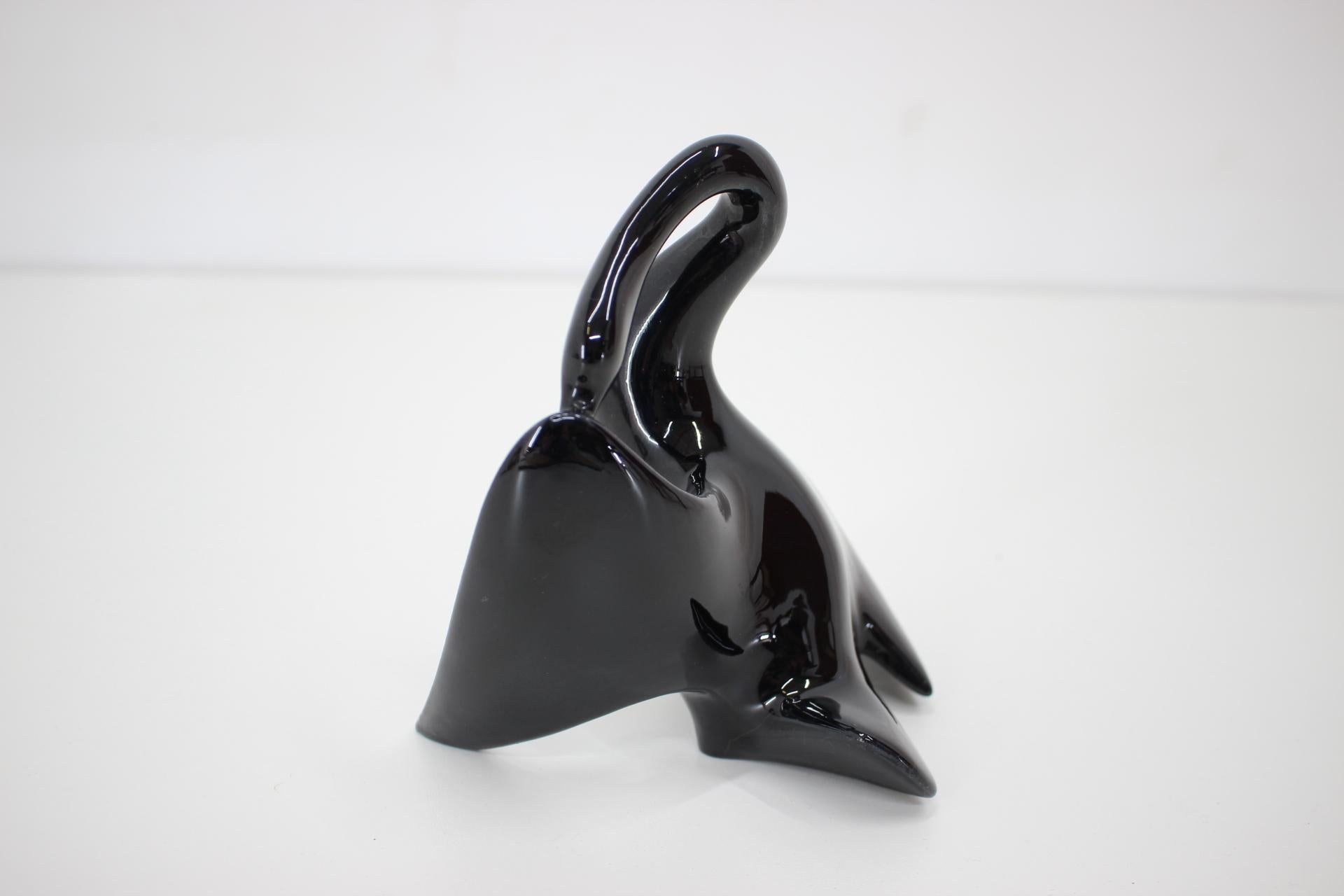 Czech Midcentury Porcelain Swan Design by Miroslav Smutný, 1960s For Sale