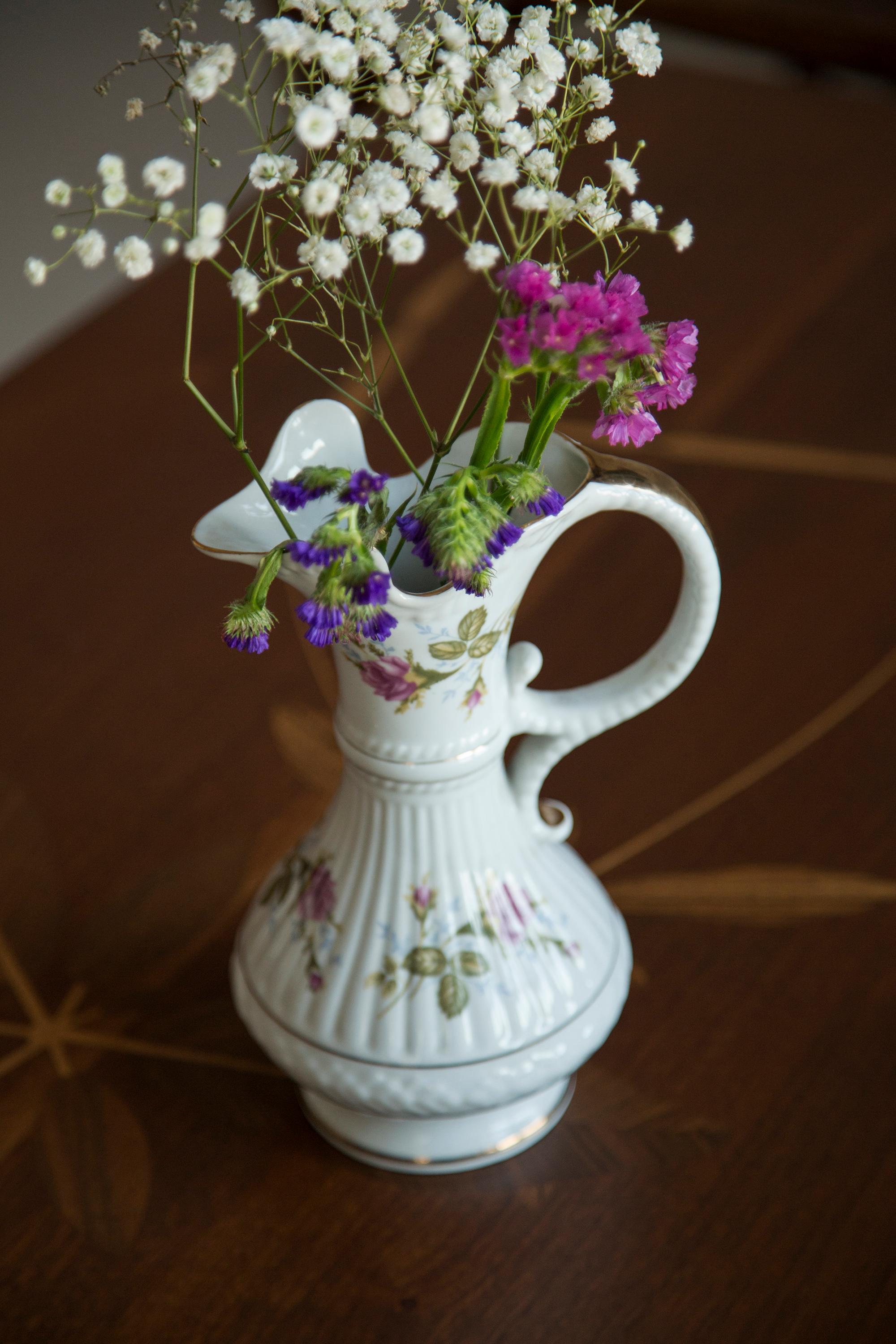 Hand-Painted Midcentury Porcelain Tea Pot, Europe, 1960s For Sale