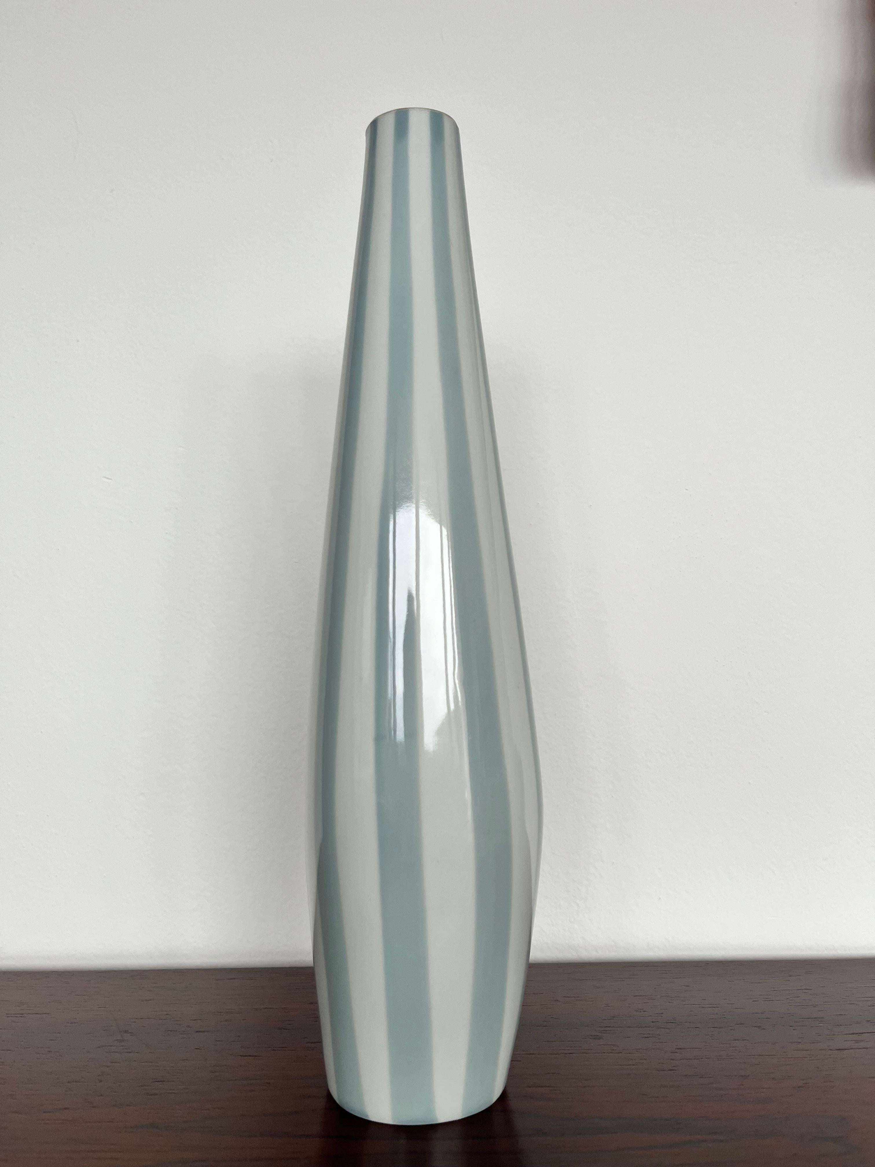 Mid century Porcelain Vase by Royal Dux, 1960's In Good Condition For Sale In Praha, CZ