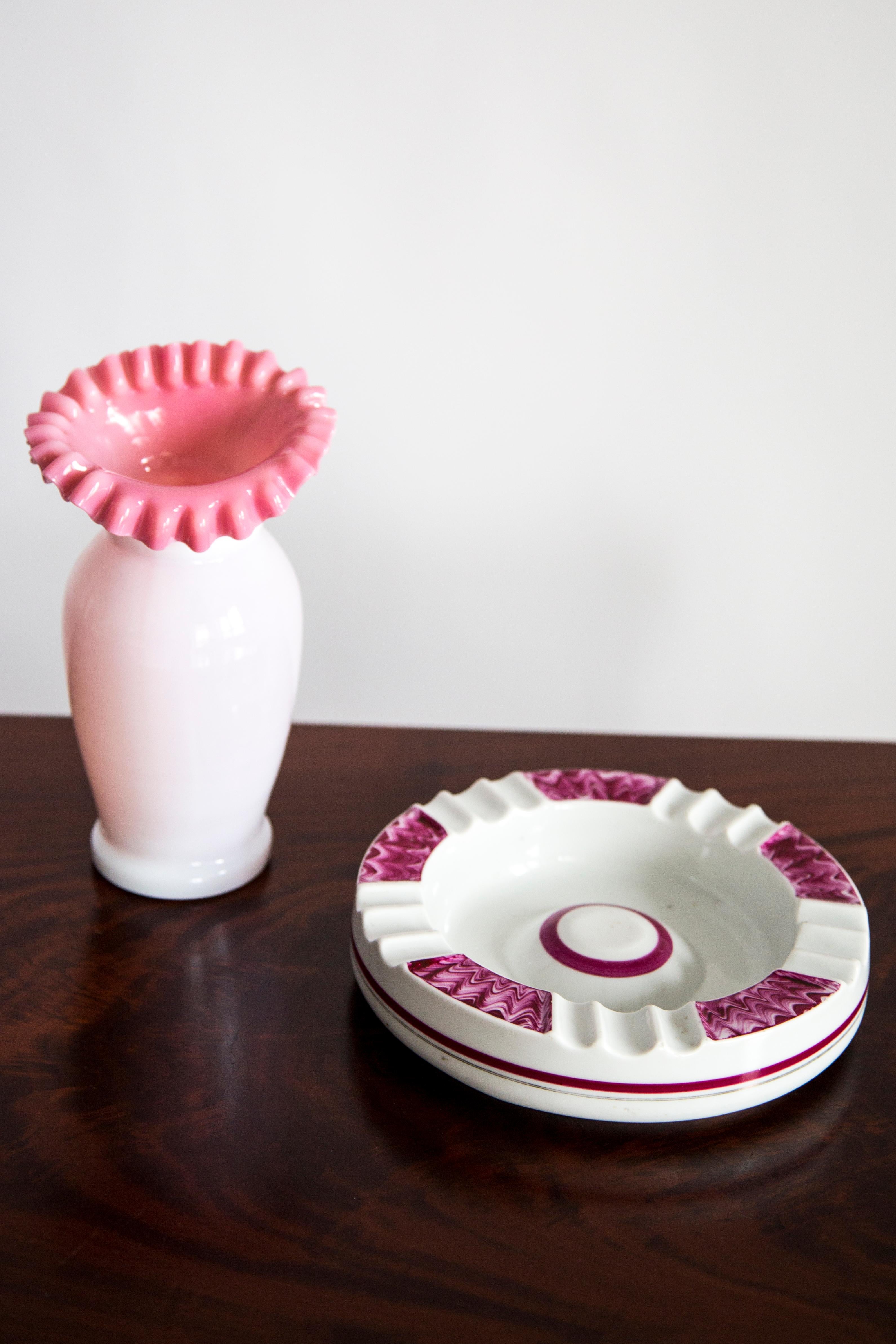 This original vintage porcelain ash tray
This item is a wonderful addition to every home. 
Produced in great polish factory - Cmielow in 1960s. 
These item remain in a very good vintage condition. 
Dimensions: 18x4cm
Condition: This item is in a