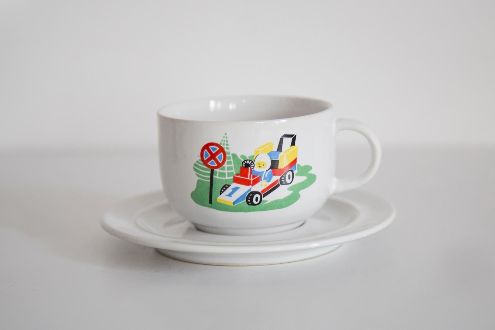 Servicio de tazas de café y té de porcelana blanca de mediados de siglo Lego Fórmula 1, Polonia, 1960 Pintado a mano en venta