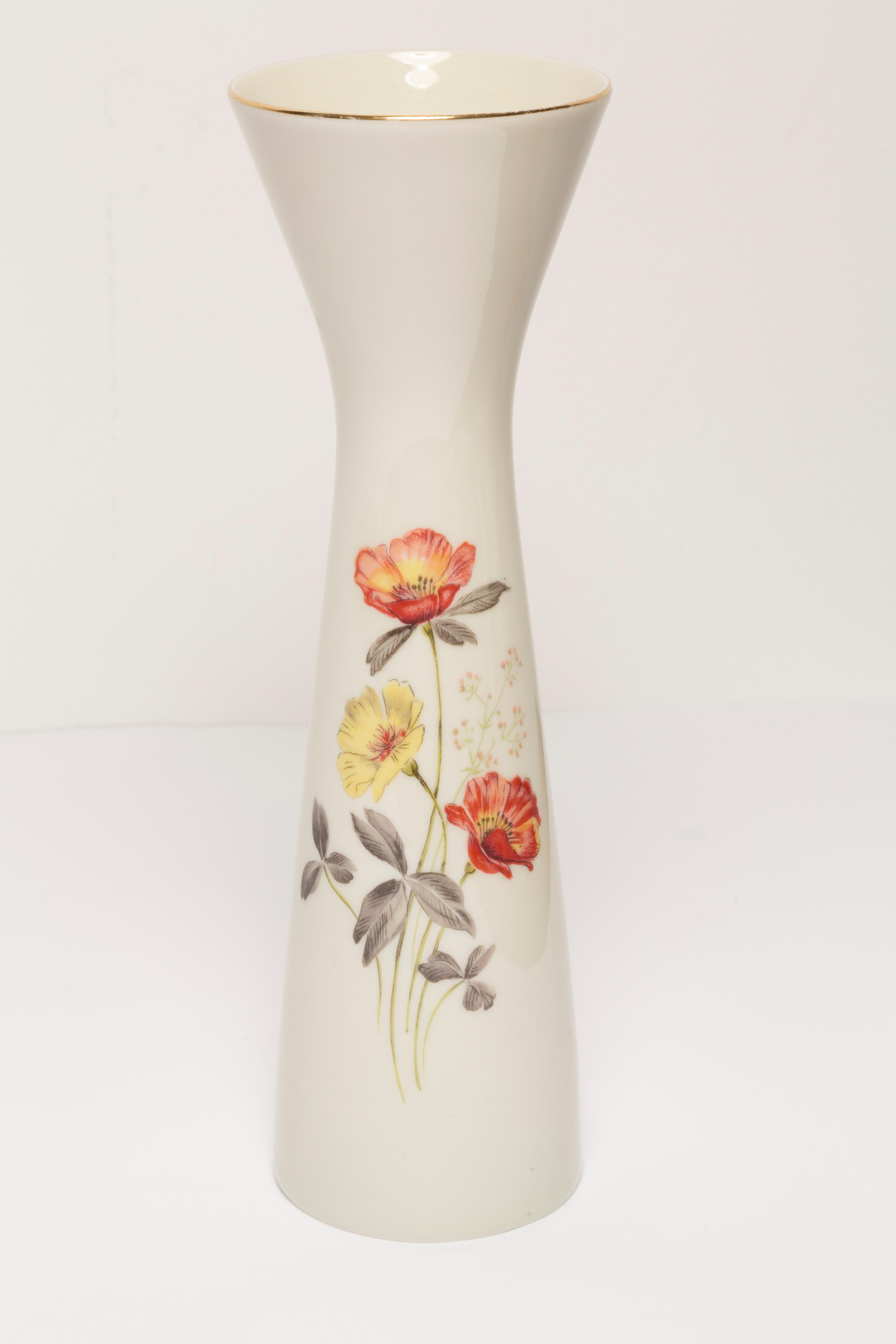 Midcentury Porcelain White Mini Vase with Roses, Hand Painted, Europe, 1960s For Sale 1