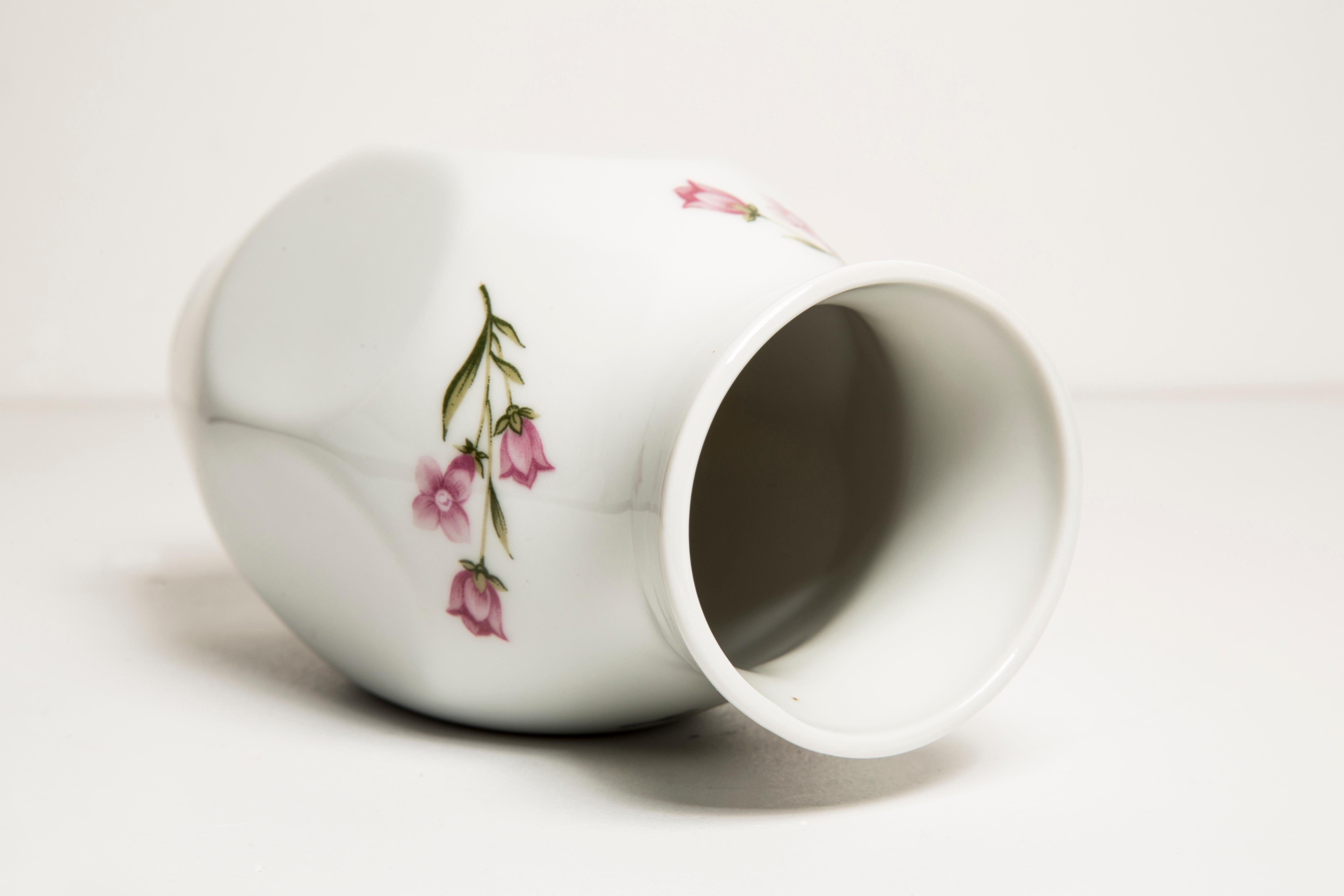 Midcentury Porcelain White Mini Vase with Roses, Hand Painted, Europe, 1960s For Sale 2