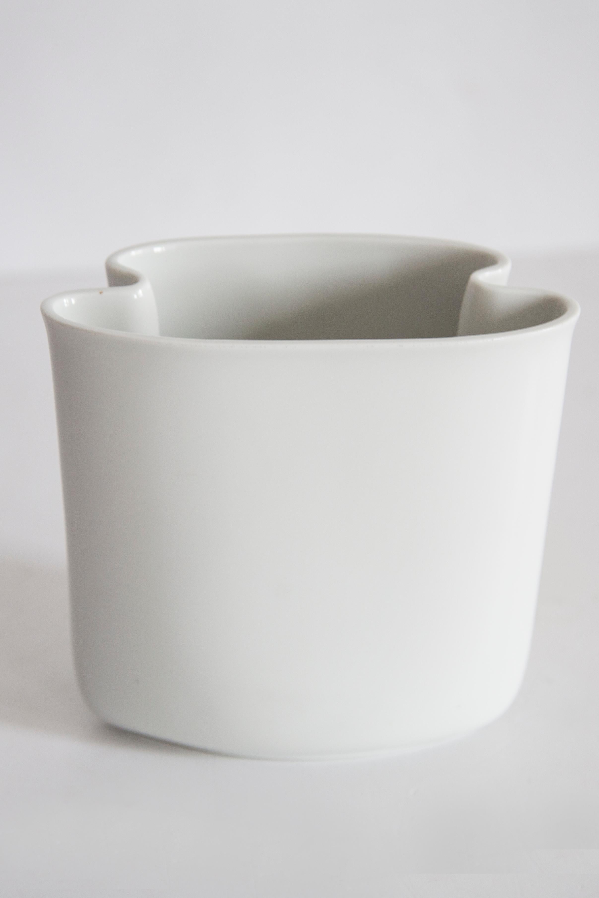 Vase blanc du milieu du siècle, peint à la main, Thomas, Allemagne, années 1960 en vente 3