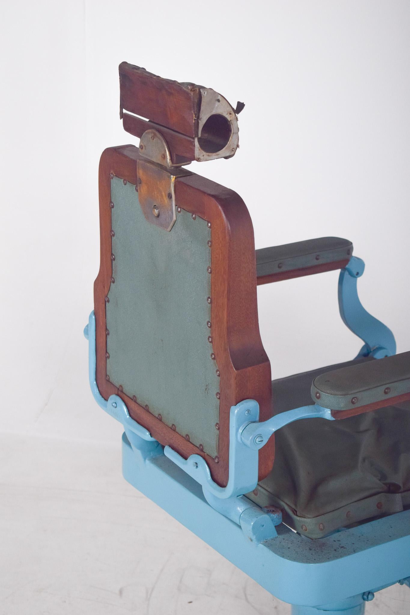 Chaise de barbier portugaise du milieu du siècle en vente 7