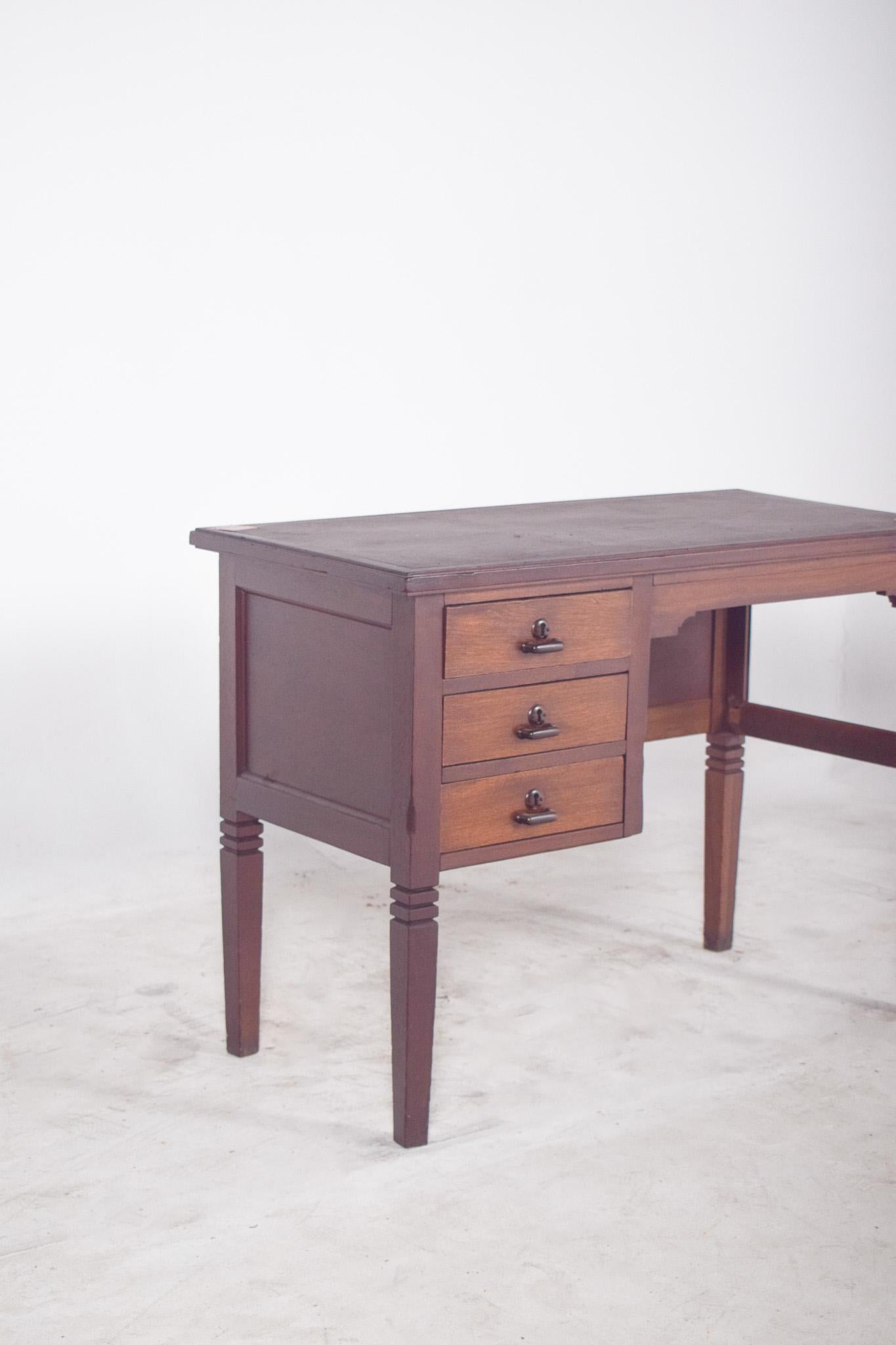 Portugiesischer Schreibtisch der Jahrhundertmitte von Olaio (Moderne der Mitte des Jahrhunderts) im Angebot