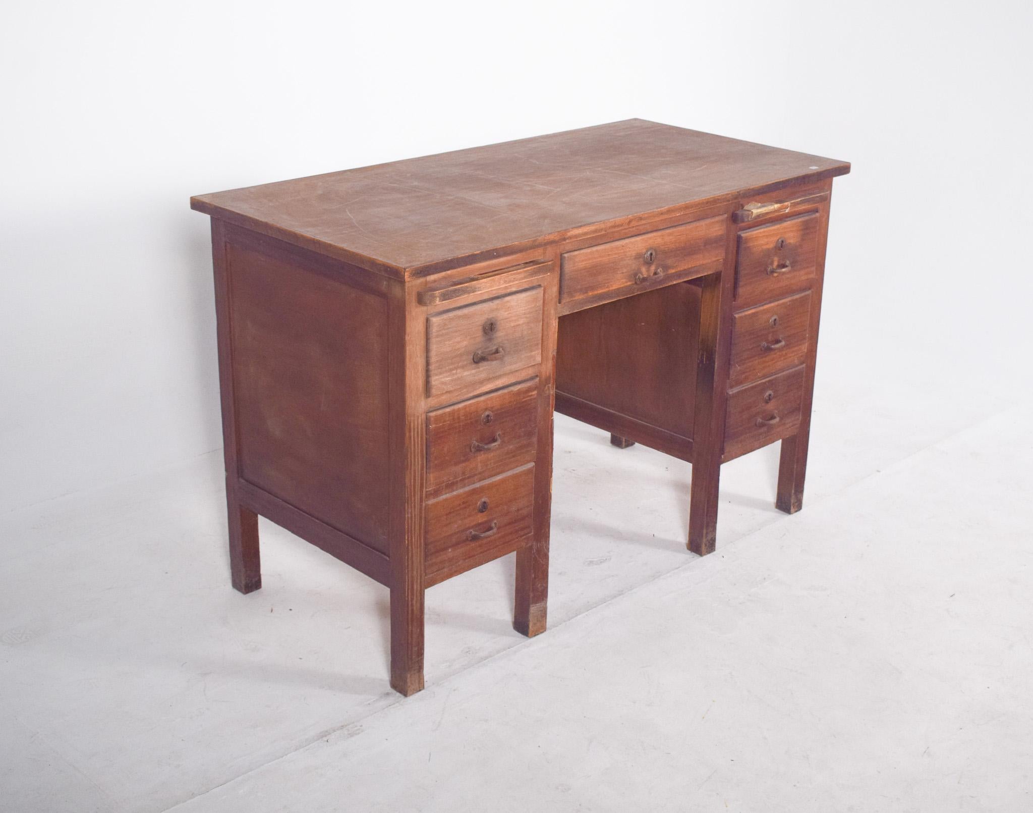 Mid-Century moderno Scrivania portoghese di metà secolo in Wood di Olaio in vendita
