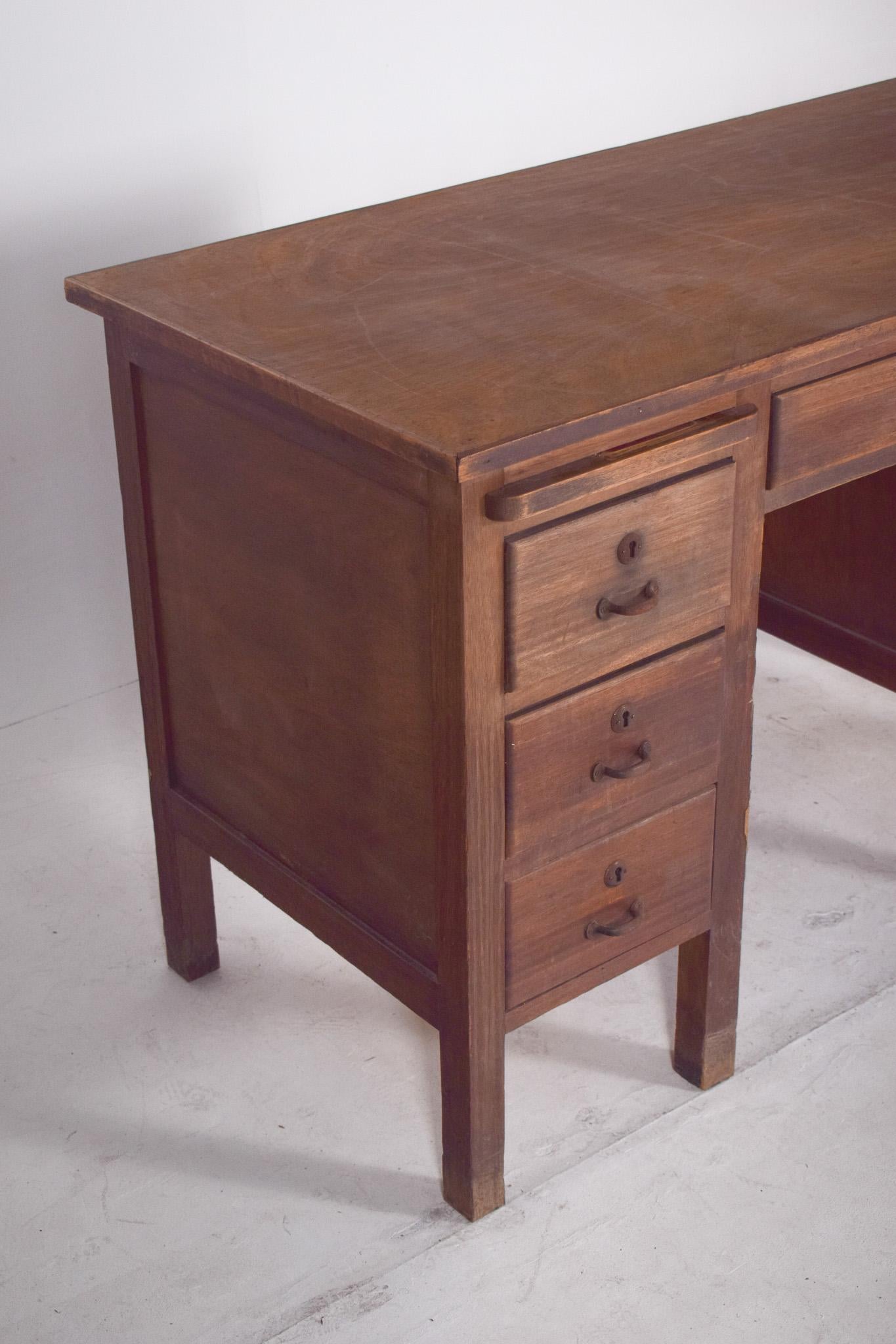 Scrivania portoghese di metà secolo in Wood di Olaio In condizioni discrete in vendita a Lisboa, Lisboa
