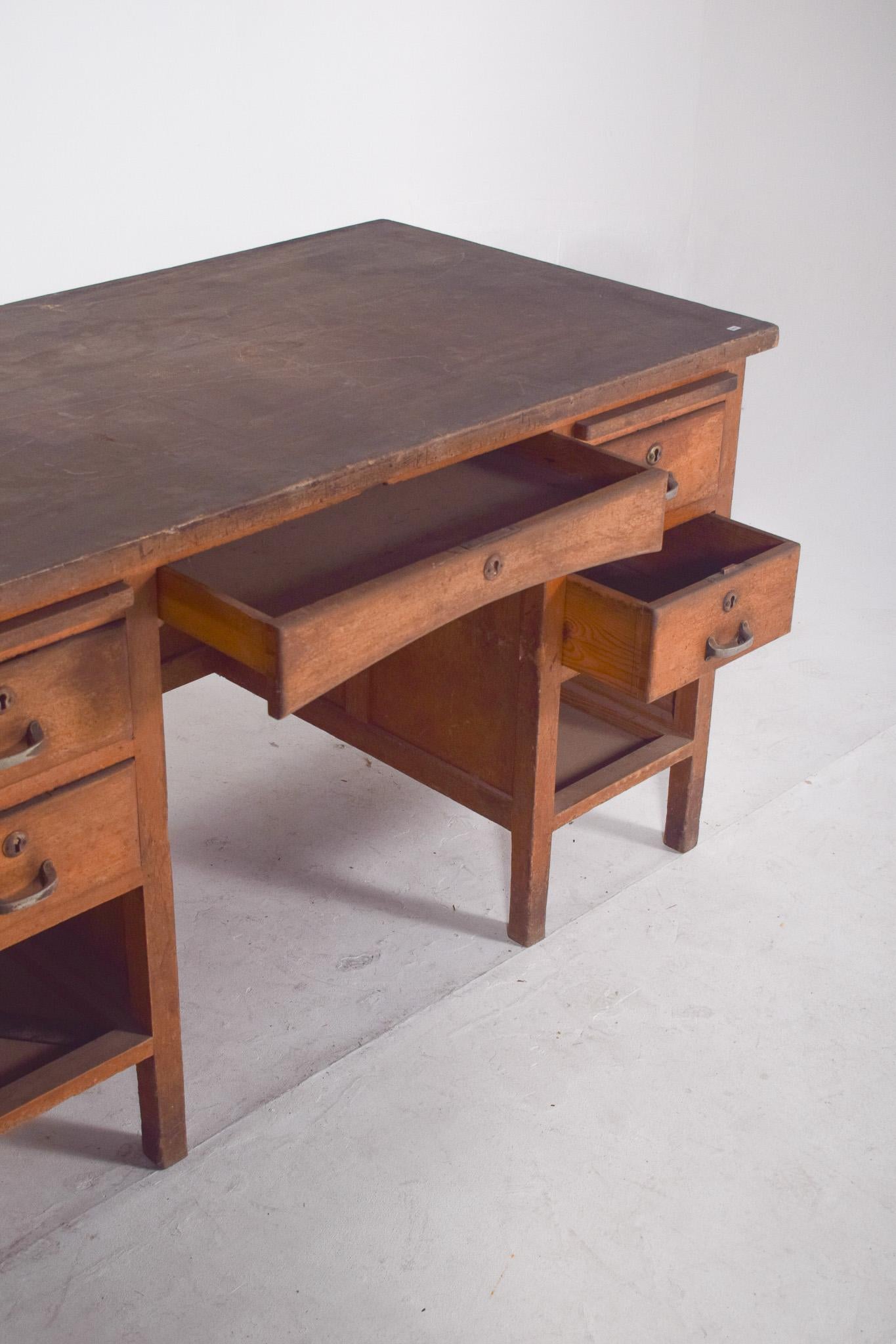 Scrivania portoghese di metà secolo in Wood in vendita 3