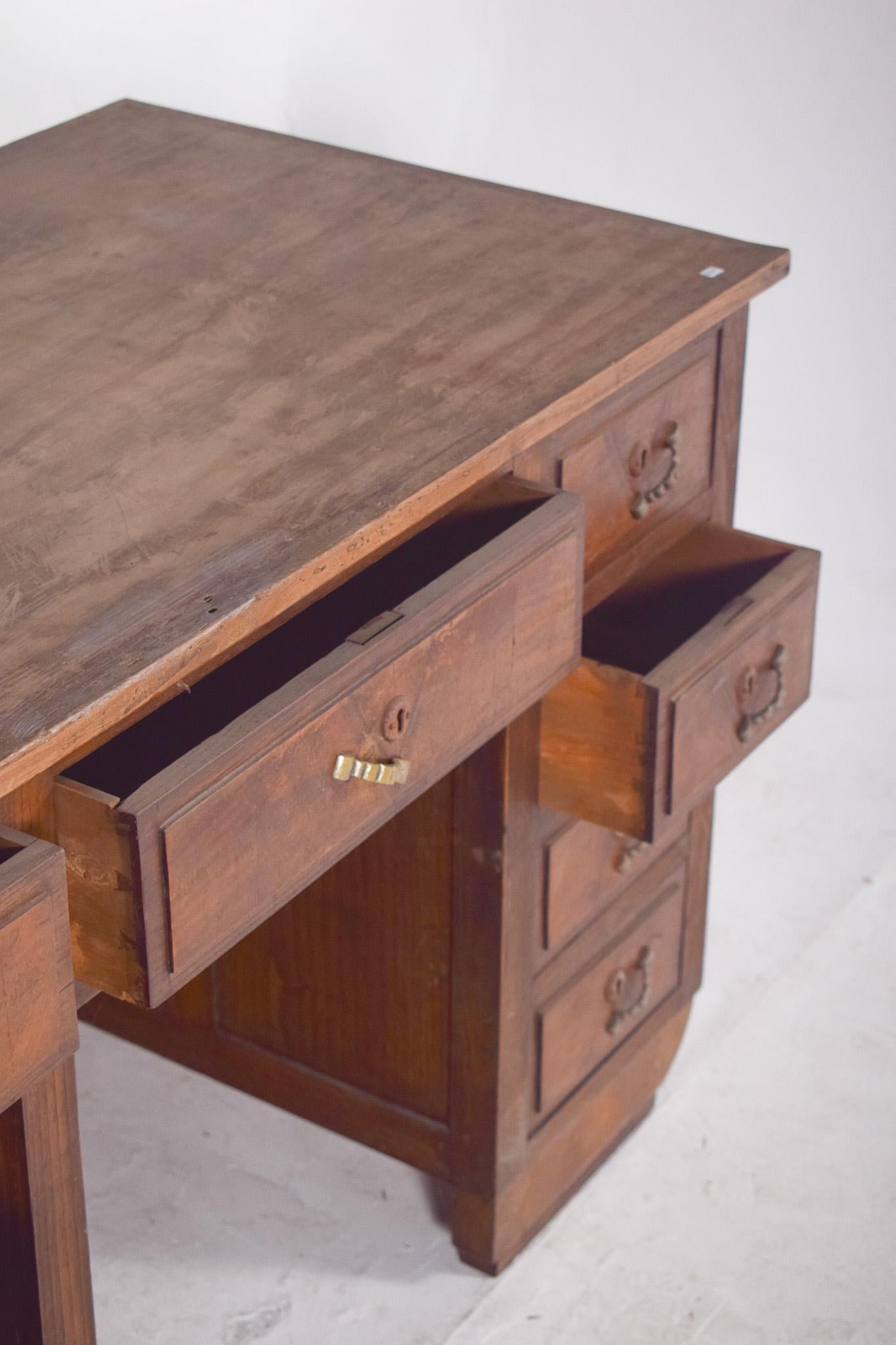 Scrivania portoghese di metà secolo in Wood in vendita 4