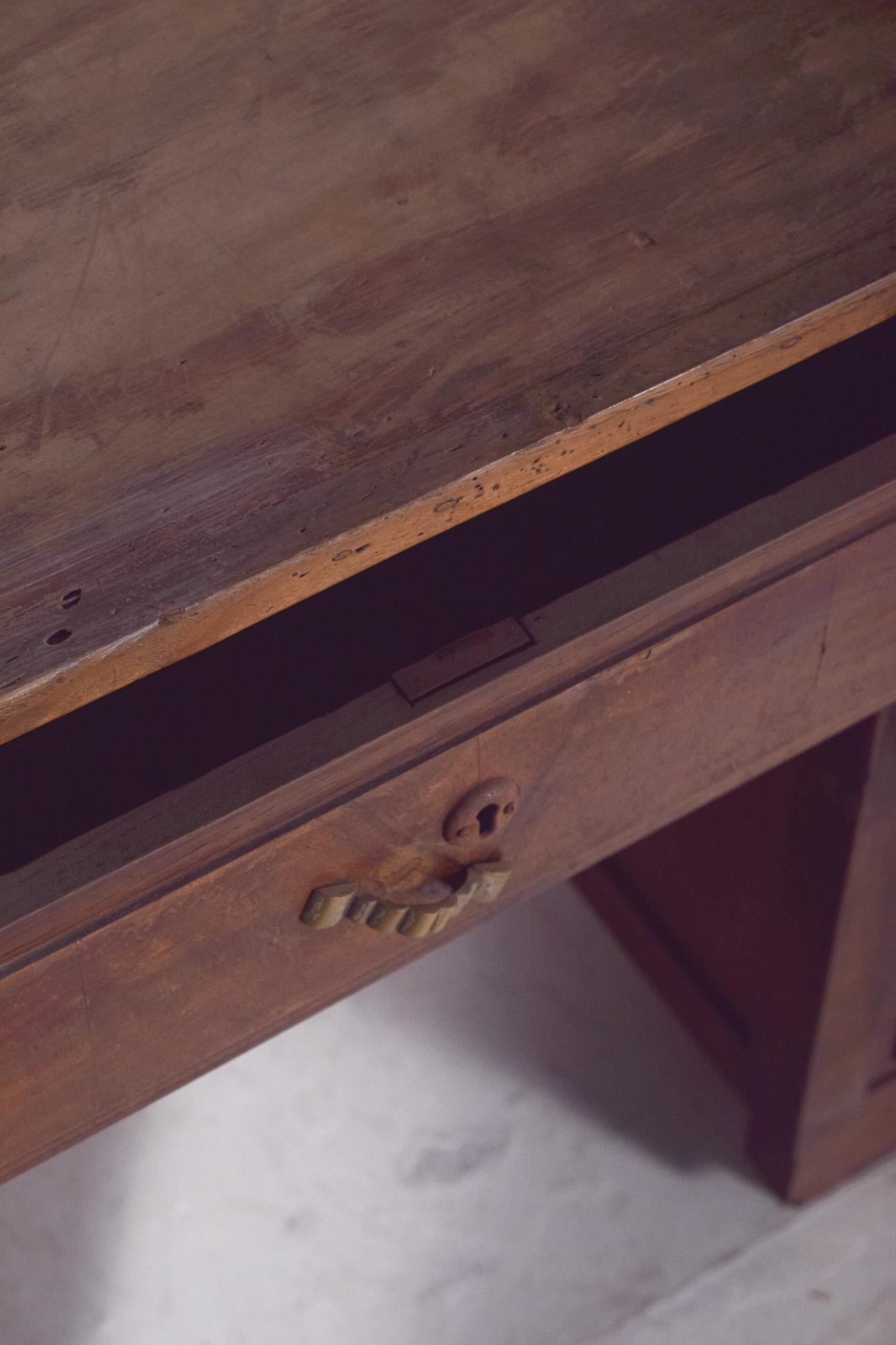 Scrivania portoghese di metà secolo in Wood in vendita 5