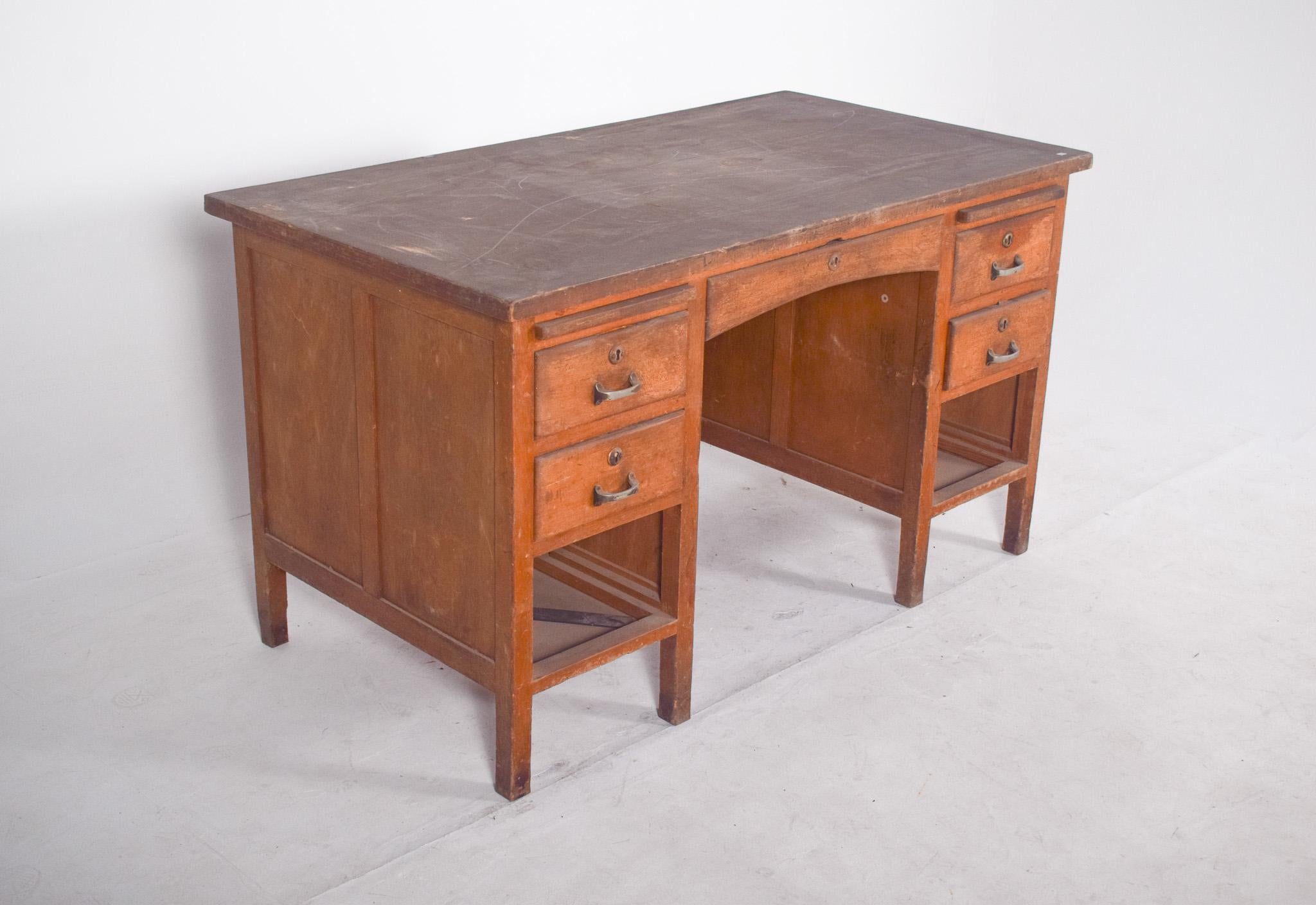 Mid-Century moderno Scrivania portoghese di metà secolo in Wood in vendita