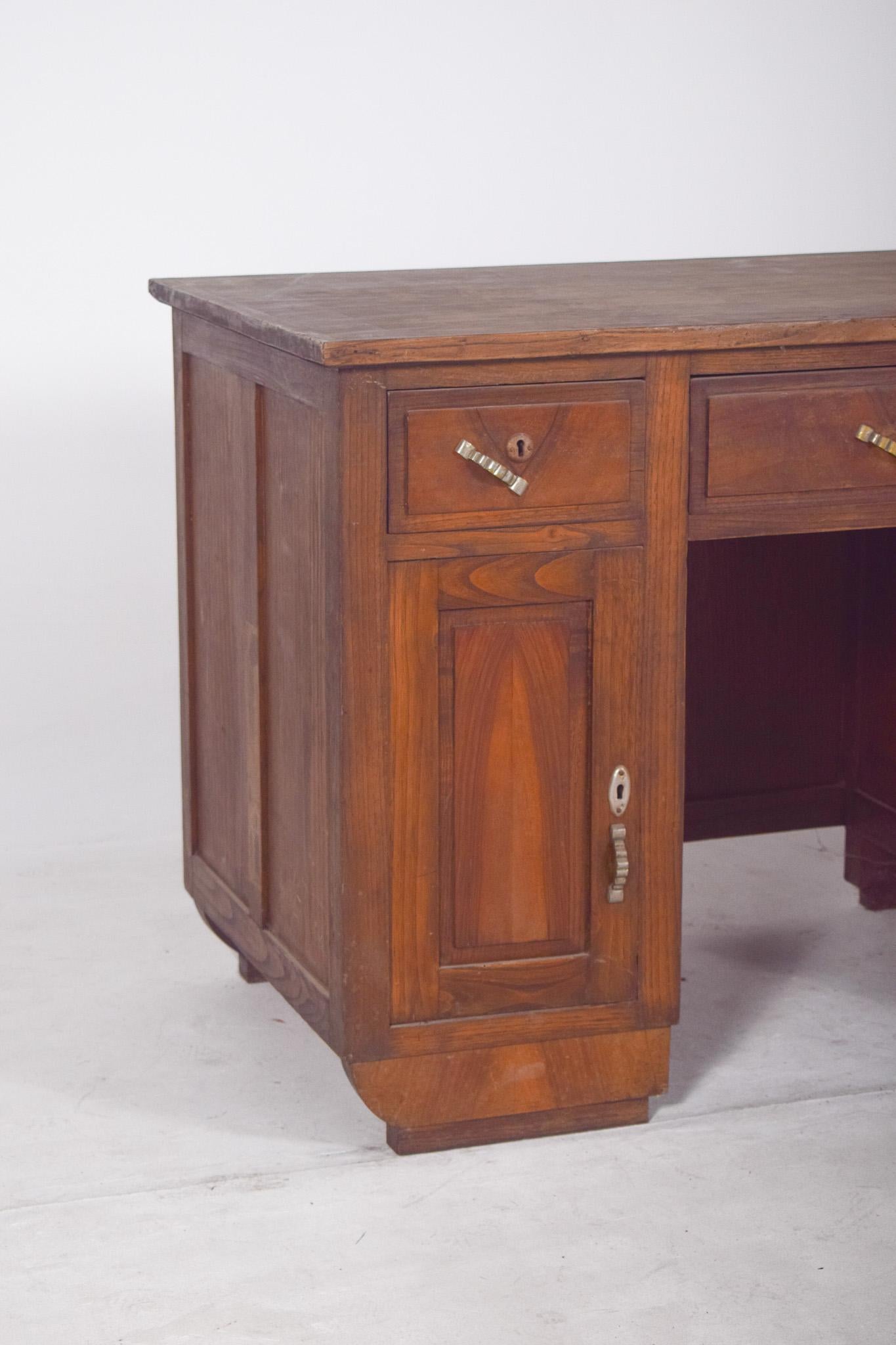 Mid-Century moderno Scrivania portoghese di metà secolo in Wood in vendita
