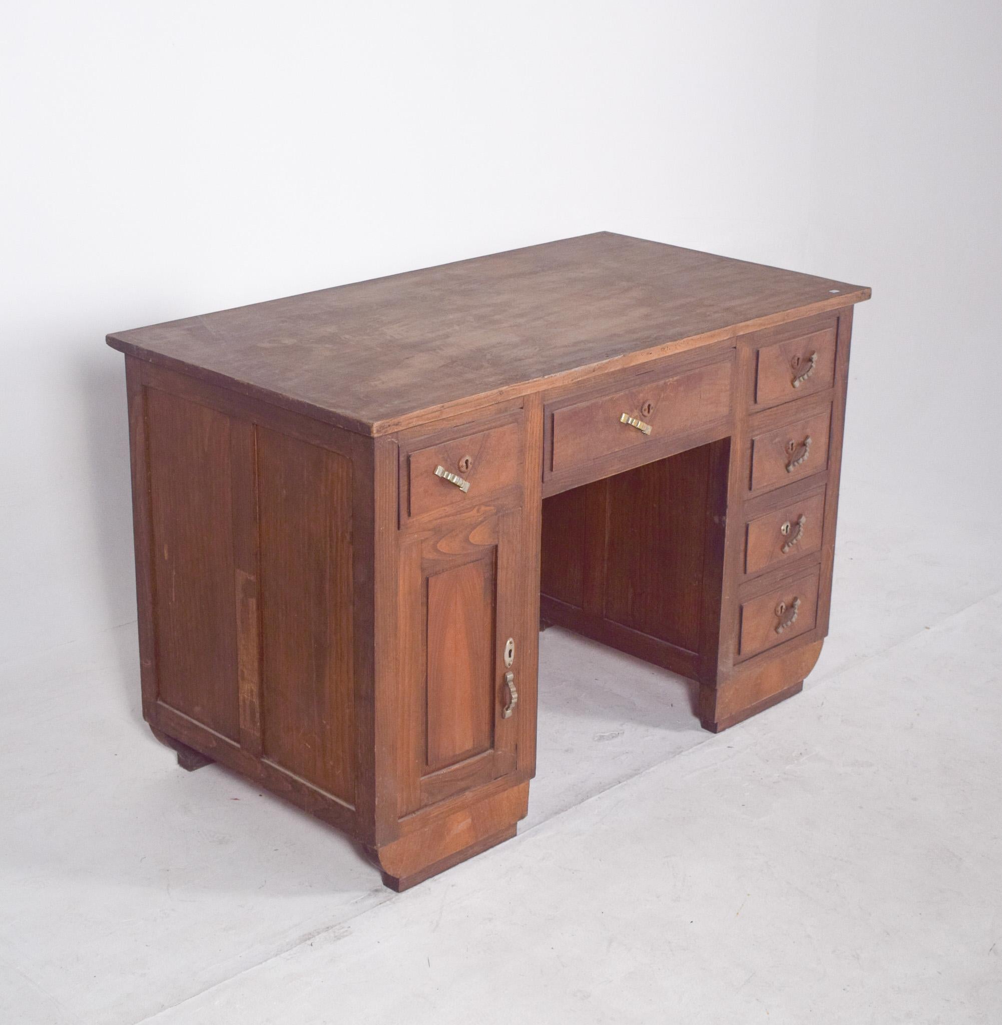 Scrivania portoghese di metà secolo in Wood In condizioni buone in vendita a Lisboa, Lisboa