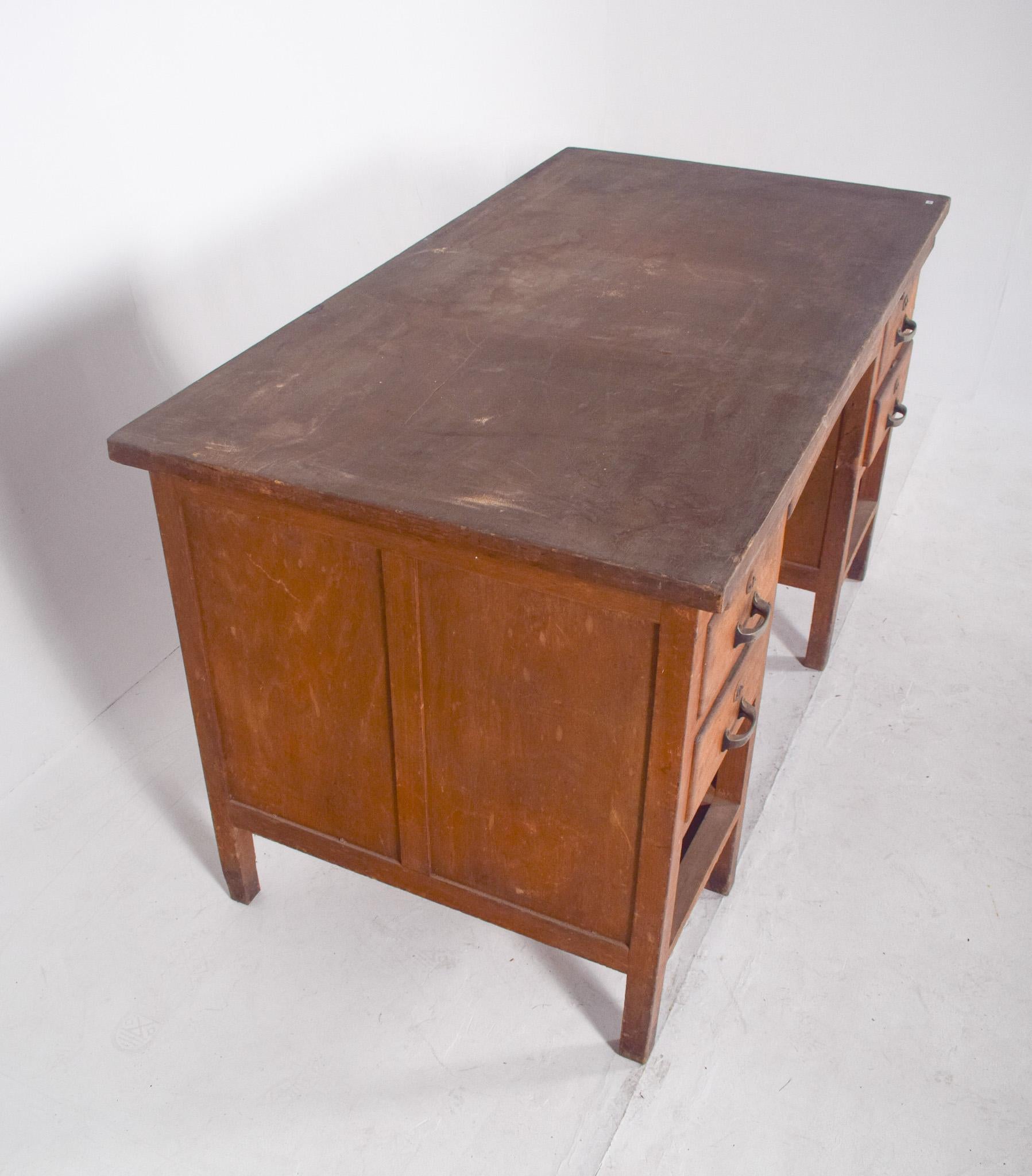 Scrivania portoghese di metà secolo in Wood in vendita 1