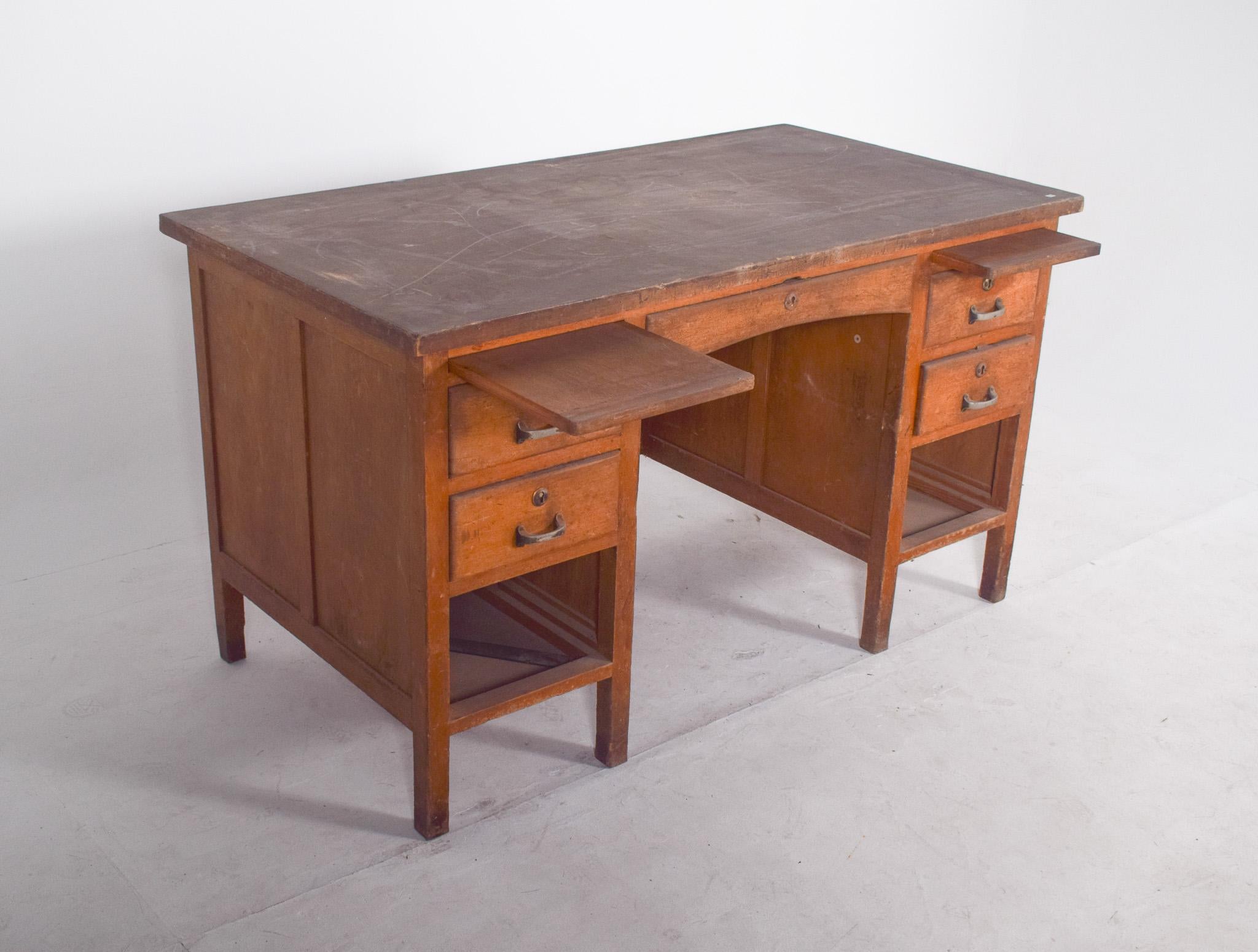 Scrivania portoghese di metà secolo in Wood in vendita 2