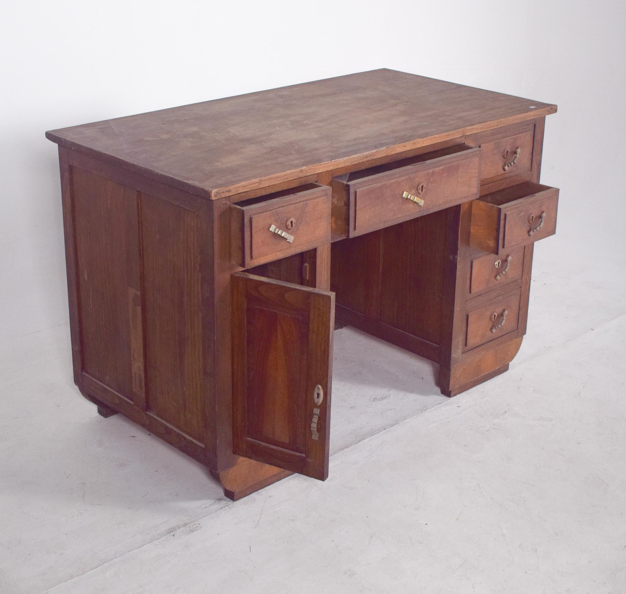 Scrivania portoghese di metà secolo in Wood in vendita 2