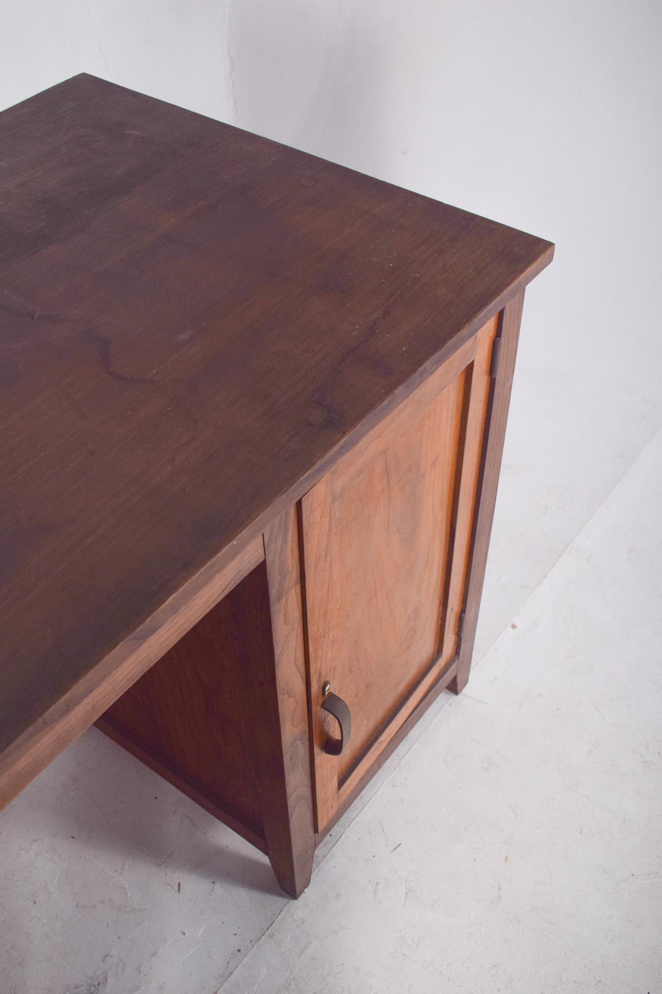 XX secolo Scrivania portoghese di metà secolo Olaio in Oak in vendita
