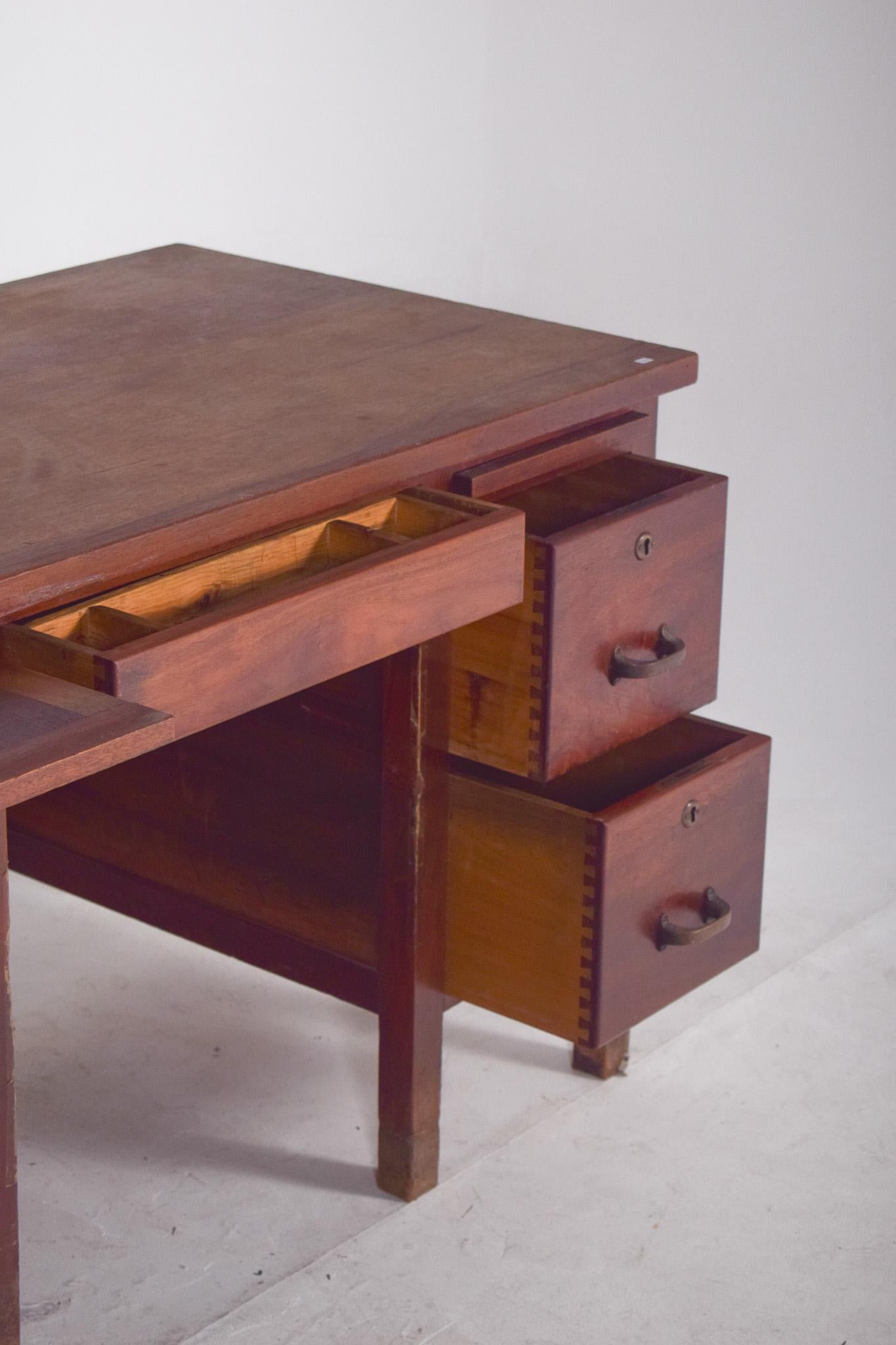 Scrivania Olaio portoghese di metà secolo in Wood in vendita 3