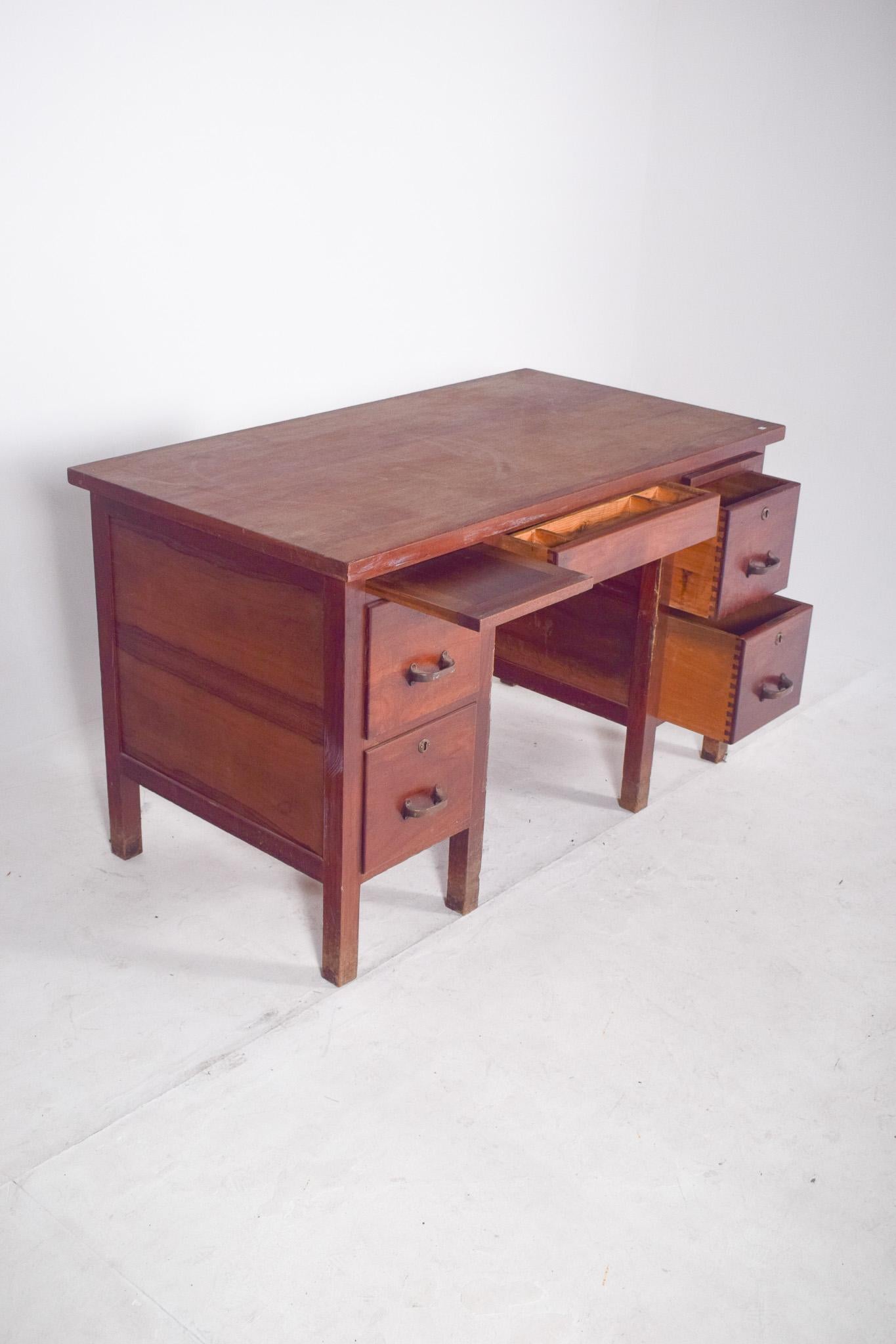 Scrivania Olaio portoghese di metà secolo in Wood in vendita 4