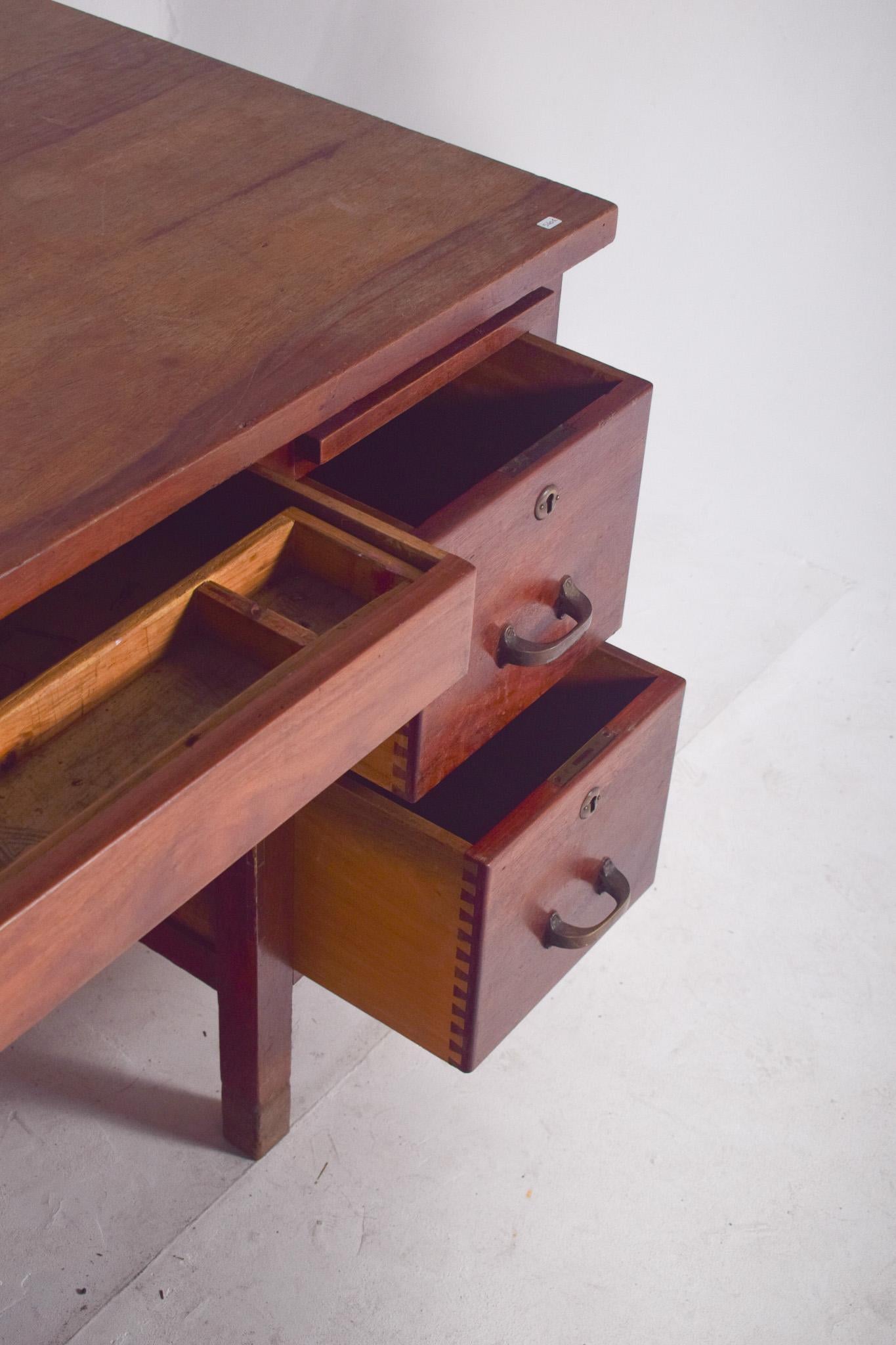 Scrivania Olaio portoghese di metà secolo in Wood in vendita 5