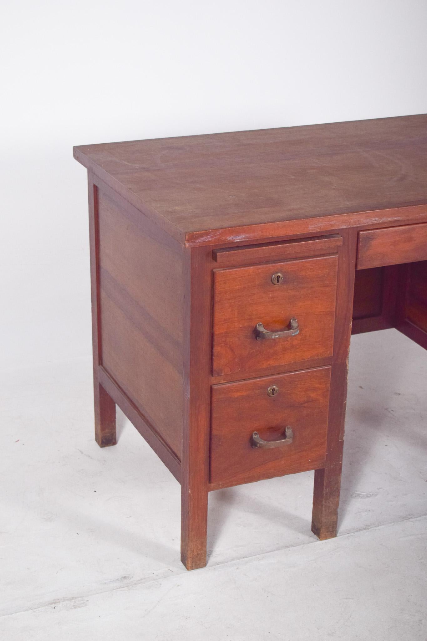 Mid-Century moderno Scrivania Olaio portoghese di metà secolo in Wood in vendita