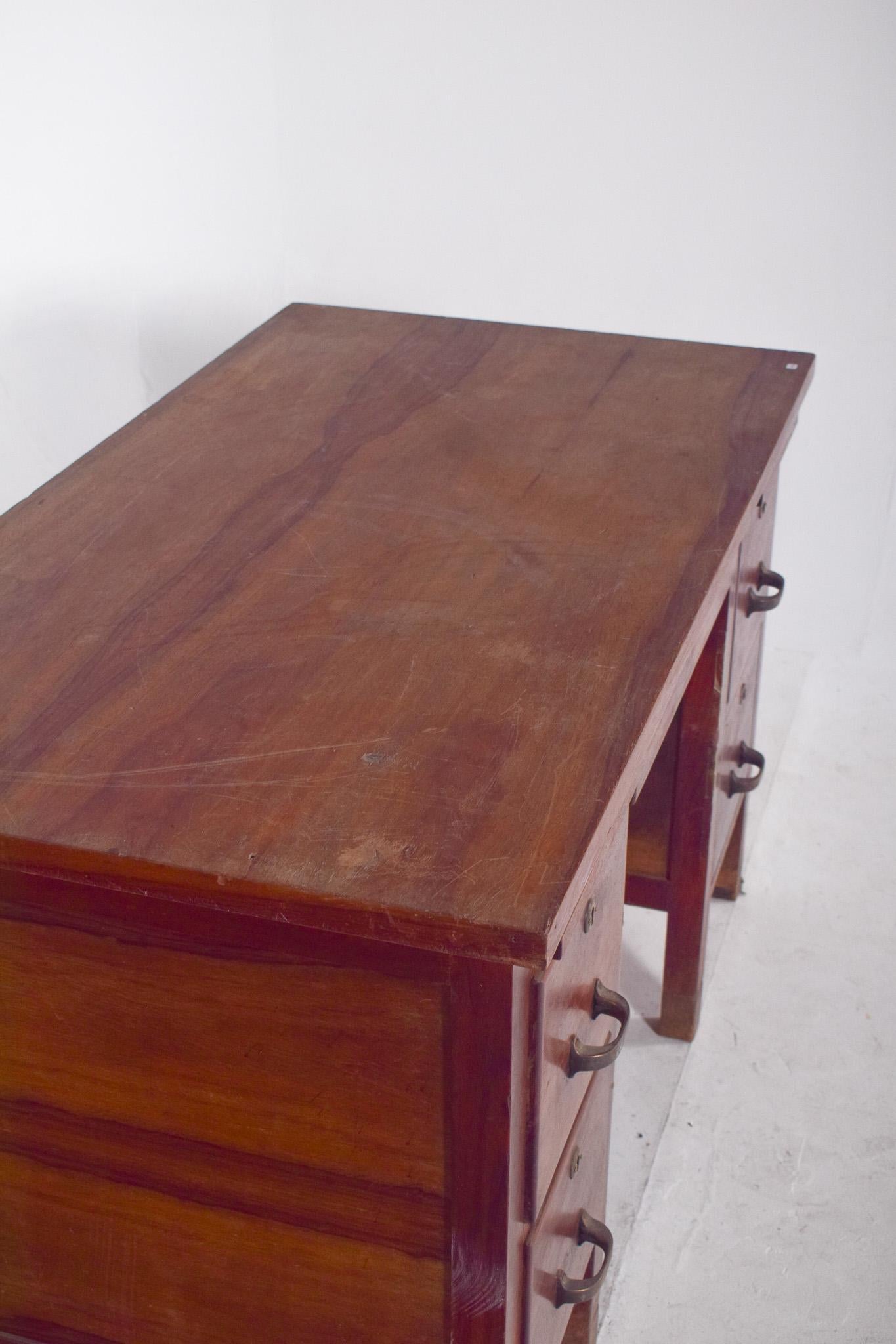 Legno Scrivania Olaio portoghese di metà secolo in Wood in vendita