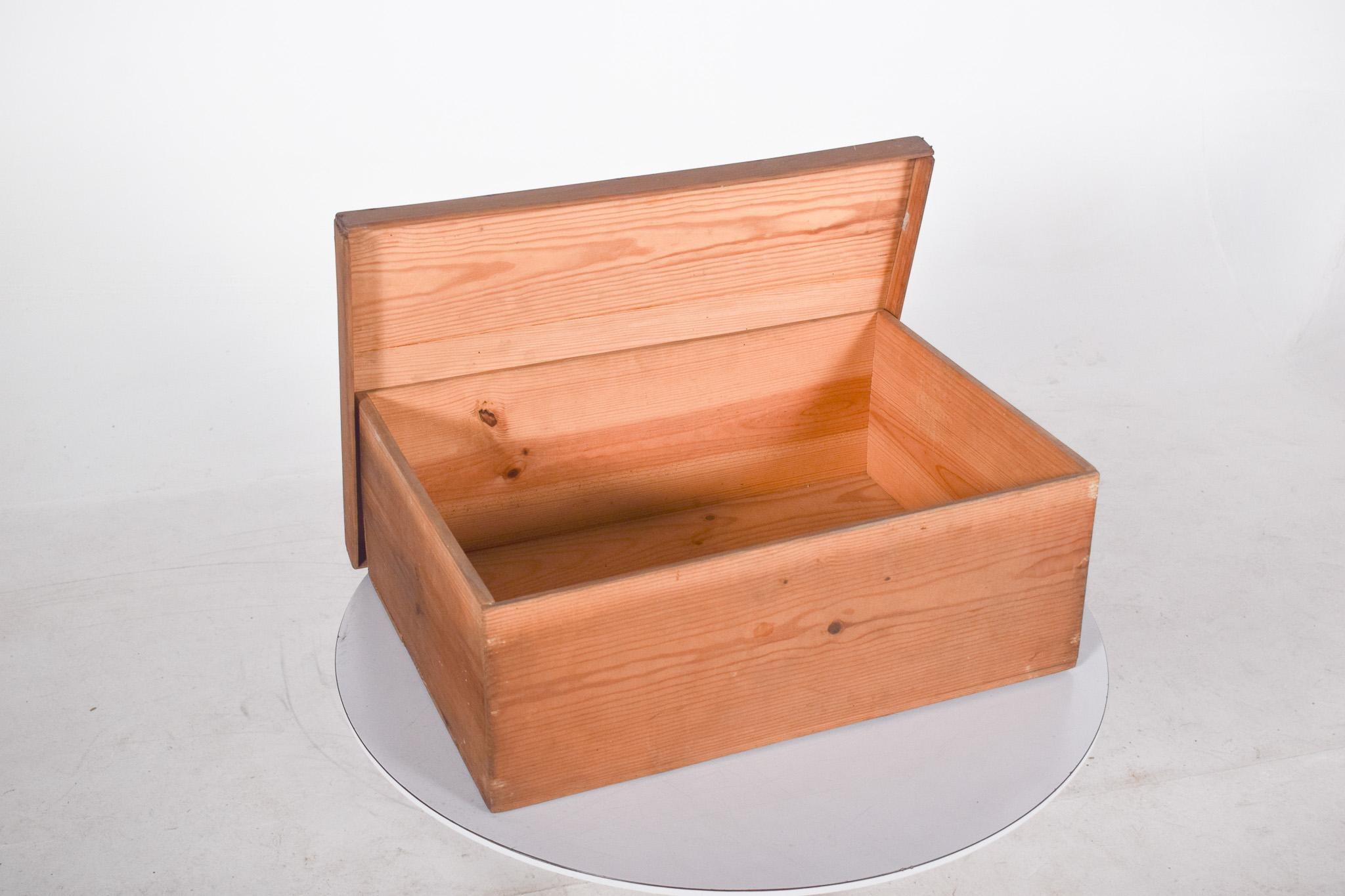 Portugais Boîte rectangulaire en bois portugaise du milieu du siècle en vente