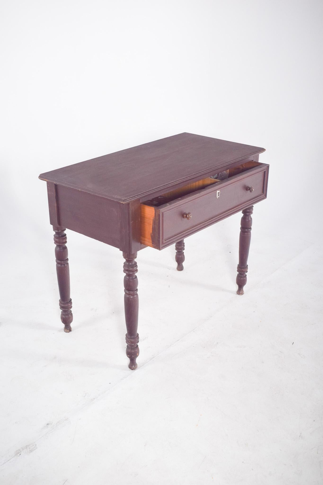 Portugiesischer romantischer Schreibtisch/Tisch aus der Mitte des Jahrhunderts (Holz) im Angebot