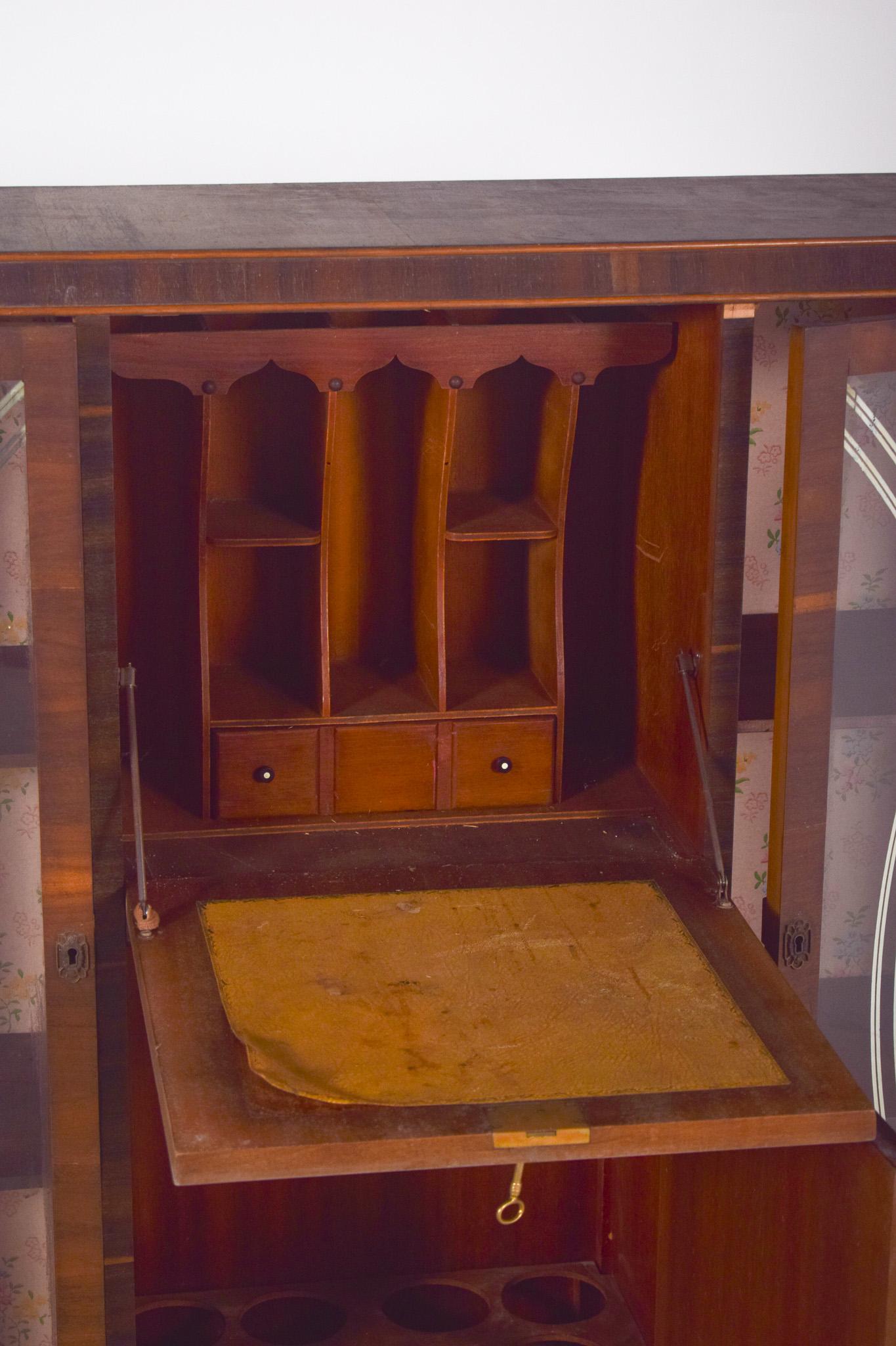 Portugiesischer Palisander-Vitrinenschrank aus der Mitte des Jahrhunderts im Angebot 4