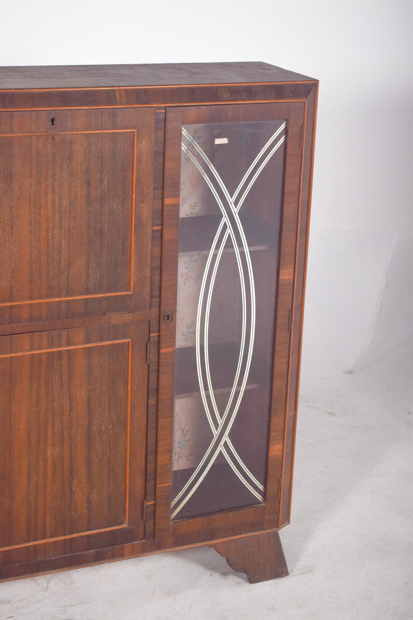 Portugiesischer Palisander-Vitrinenschrank aus der Mitte des Jahrhunderts im Zustand „Relativ gut“ im Angebot in Lisboa, Lisboa