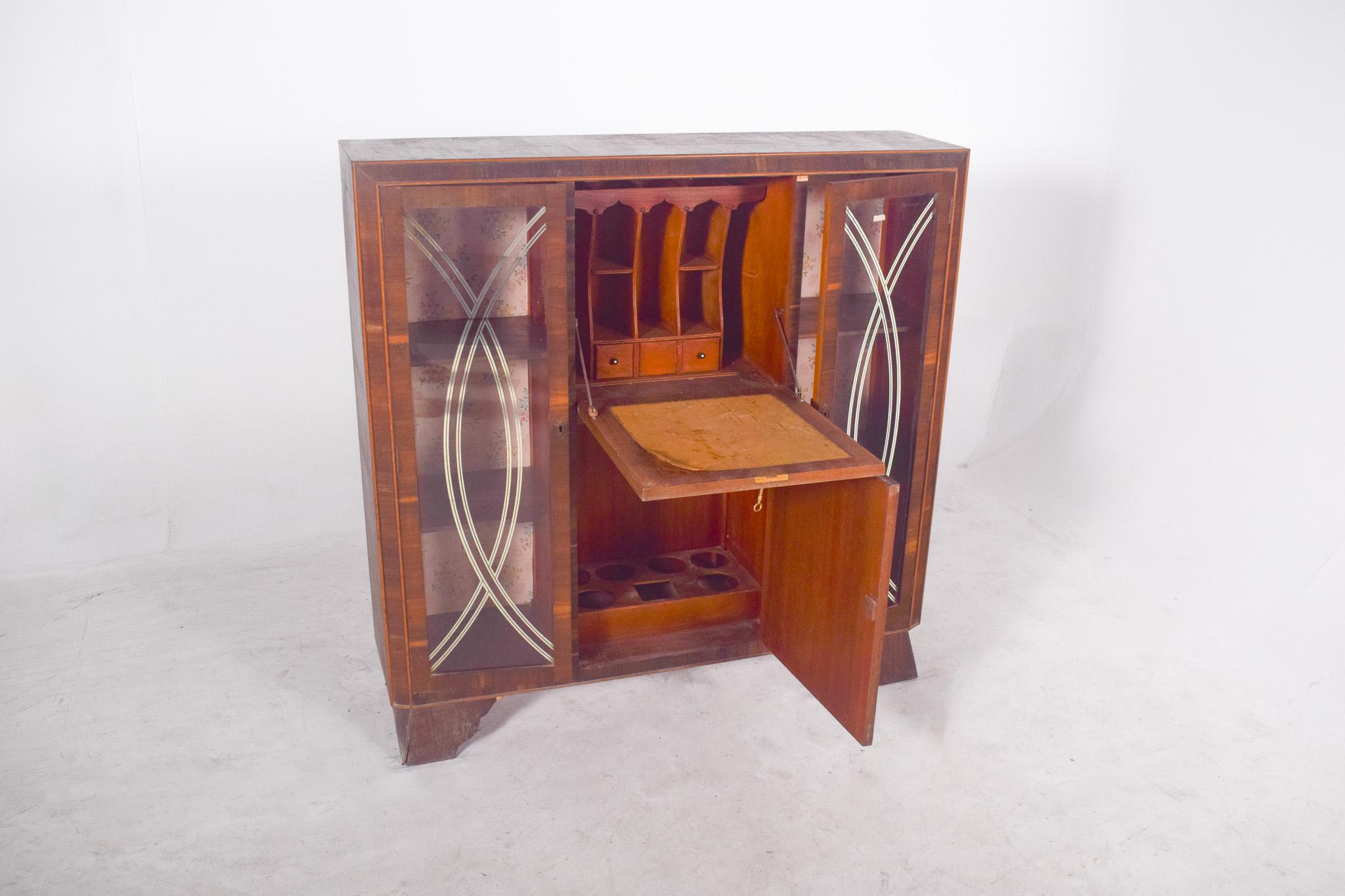 Portugiesischer Palisander-Vitrinenschrank aus der Mitte des Jahrhunderts im Angebot 1