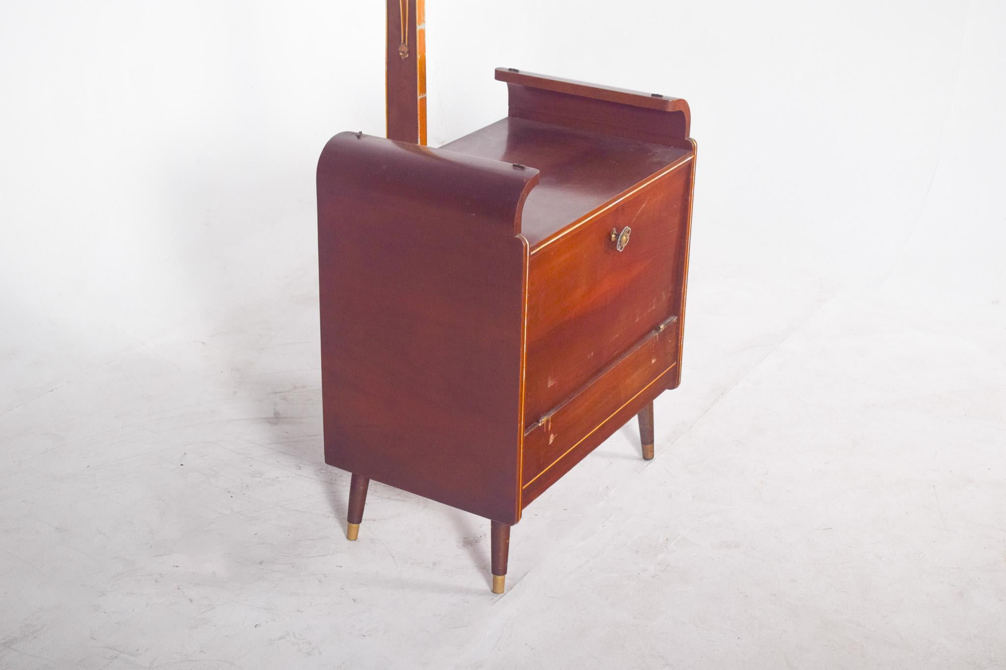 Kleiner portugiesischer Barschrank aus der Mitte des Jahrhunderts (Moderne der Mitte des Jahrhunderts) im Angebot