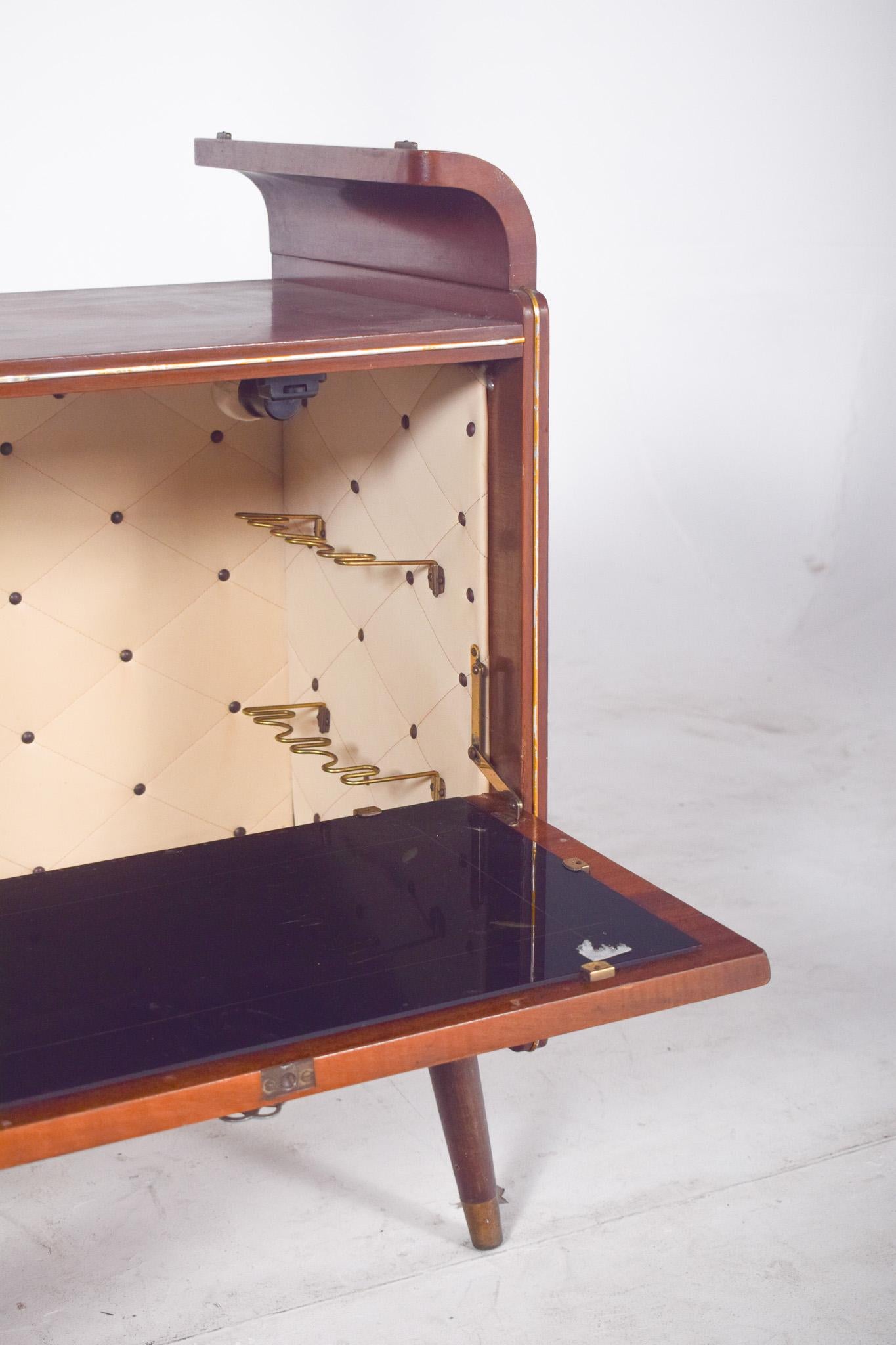 Kleiner portugiesischer Barschrank aus der Mitte des Jahrhunderts (20. Jahrhundert) im Angebot