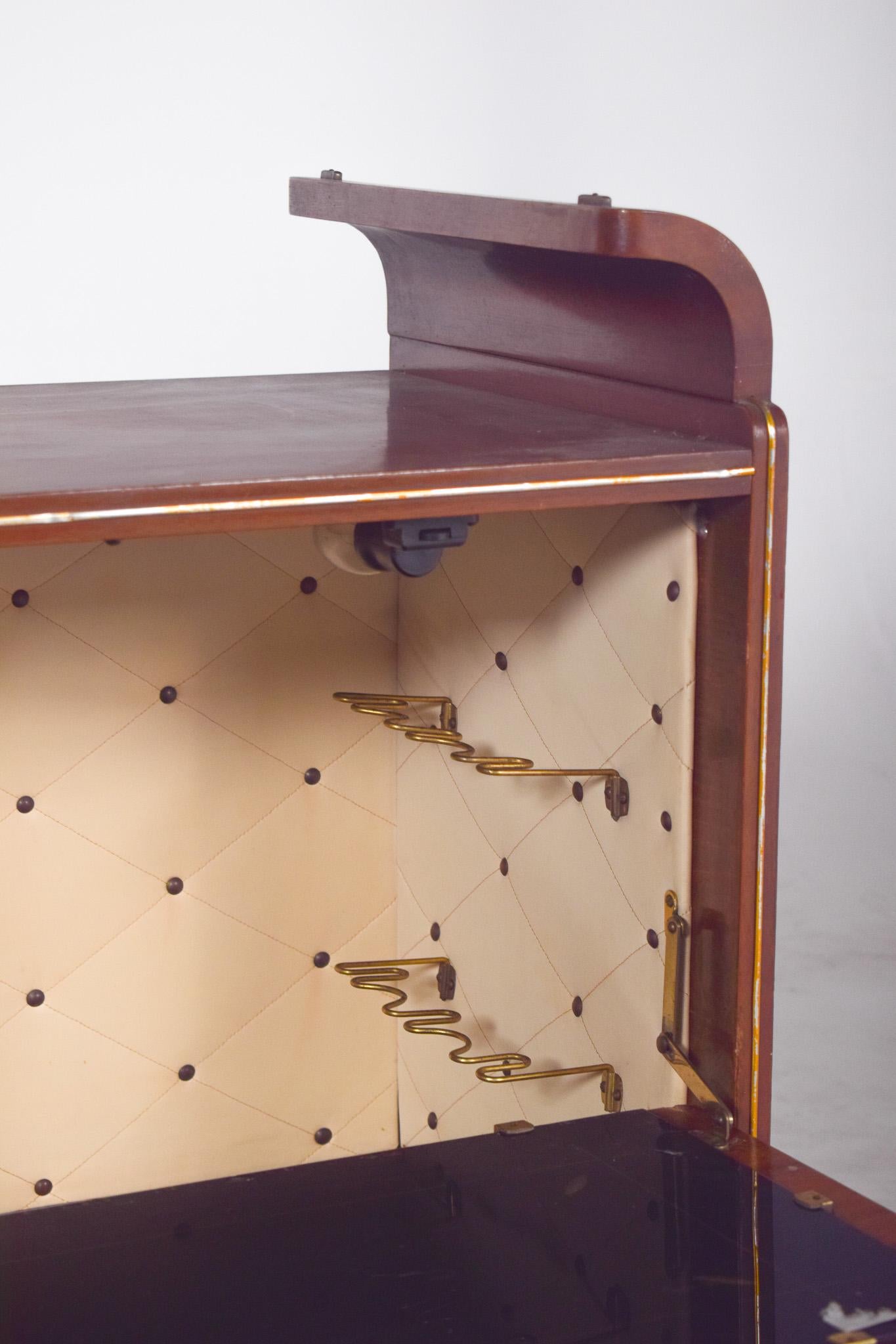 Kleiner portugiesischer Barschrank aus der Mitte des Jahrhunderts im Angebot 1