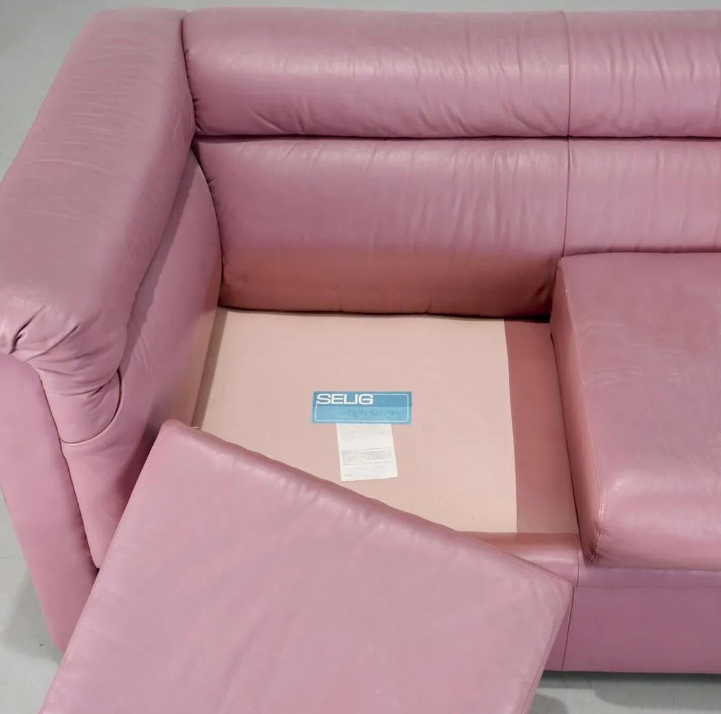 Postmodernes Midcentury Post Modern 3-Sitz-Sofa aus Mauve-Rosa-Leder Puffy 1980er Jahre Selig im Zustand „Gut“ im Angebot in BROOKLYN, NY