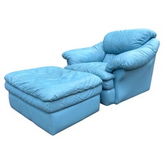 Sillón nube Puffy de cuero azul postmoderno de mediados de siglo con otomana 