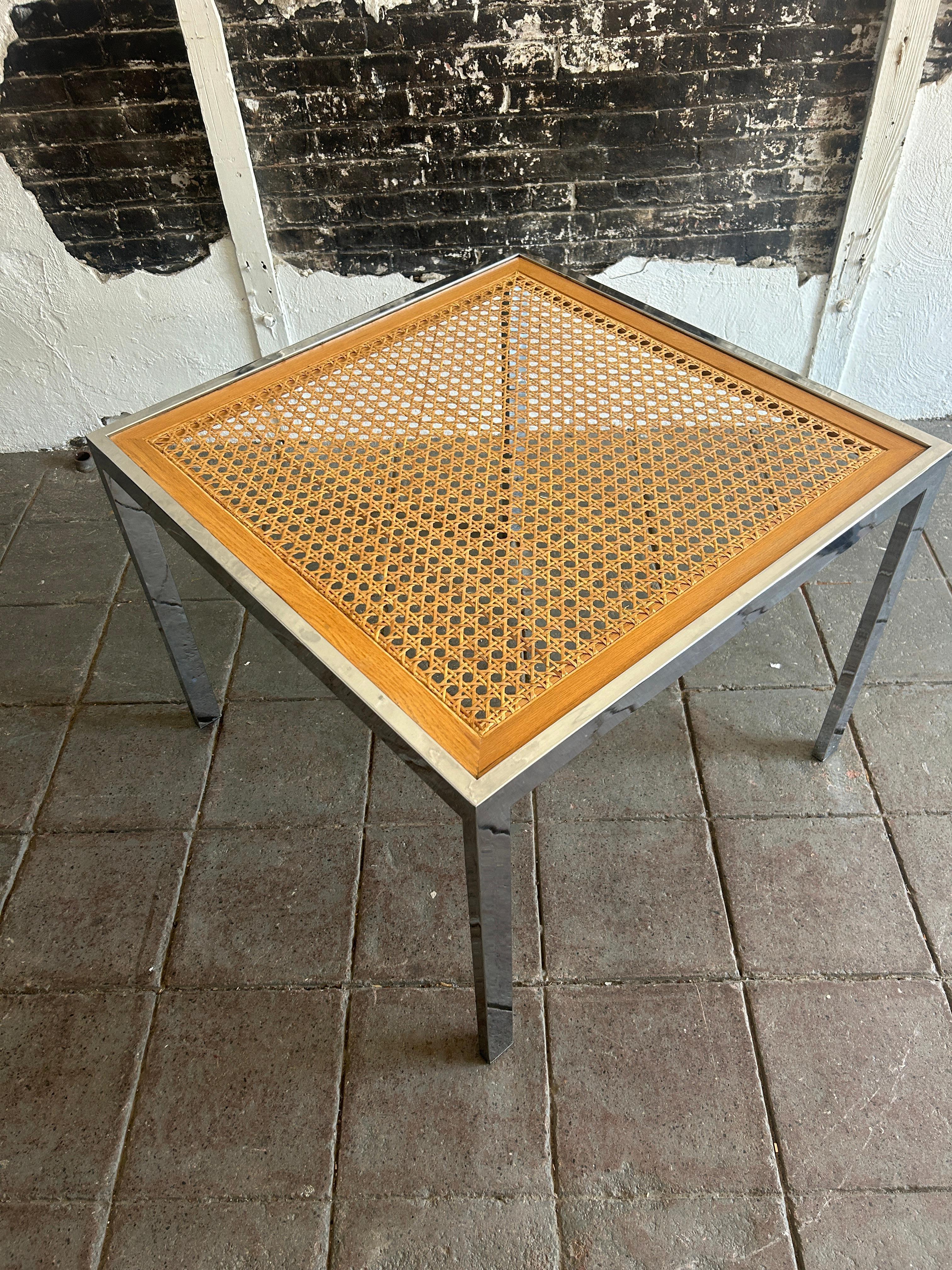 Mesa de comedor de cristal cromado postmoderna de mediados de siglo de DIA Estadounidense en venta